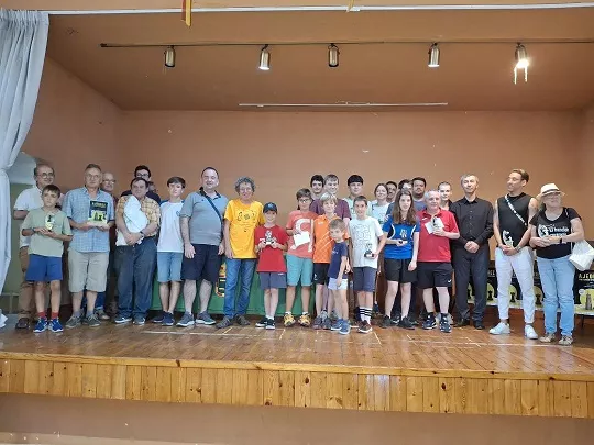 Foto de familia de los premiados.