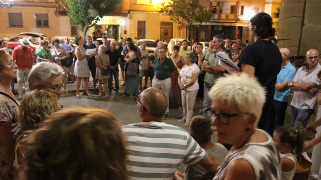 Un paseo por la historia de Sariñena con Gemma Grau Gallardo. Foto Carlos Neofato Un paseo por la historia de Sariñena con Gemma Grau Gallardo. Foto Carlos Neofato