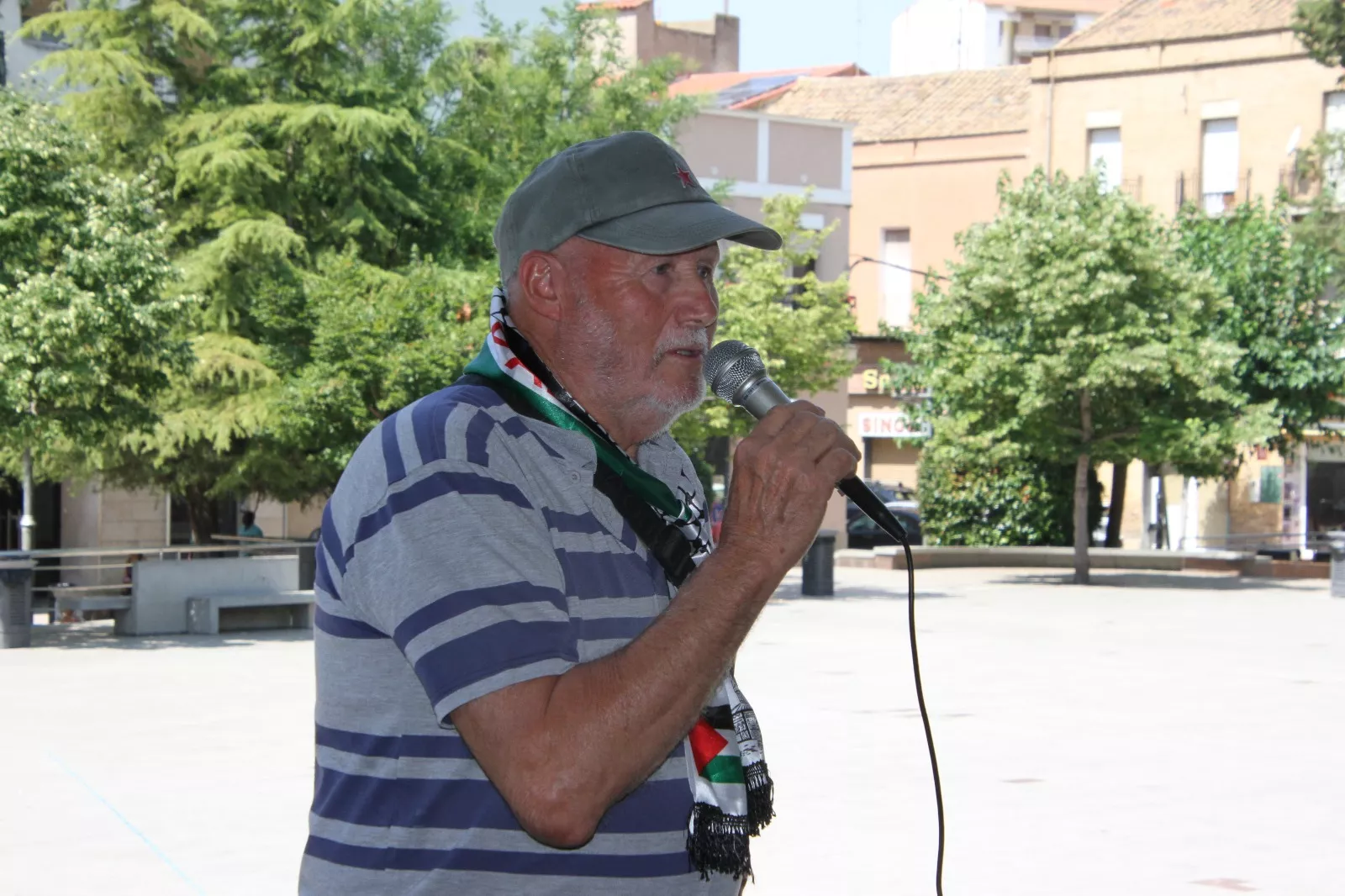Concentración en Binéfar de apoyo a Palestina. Foto Carlos Neofato