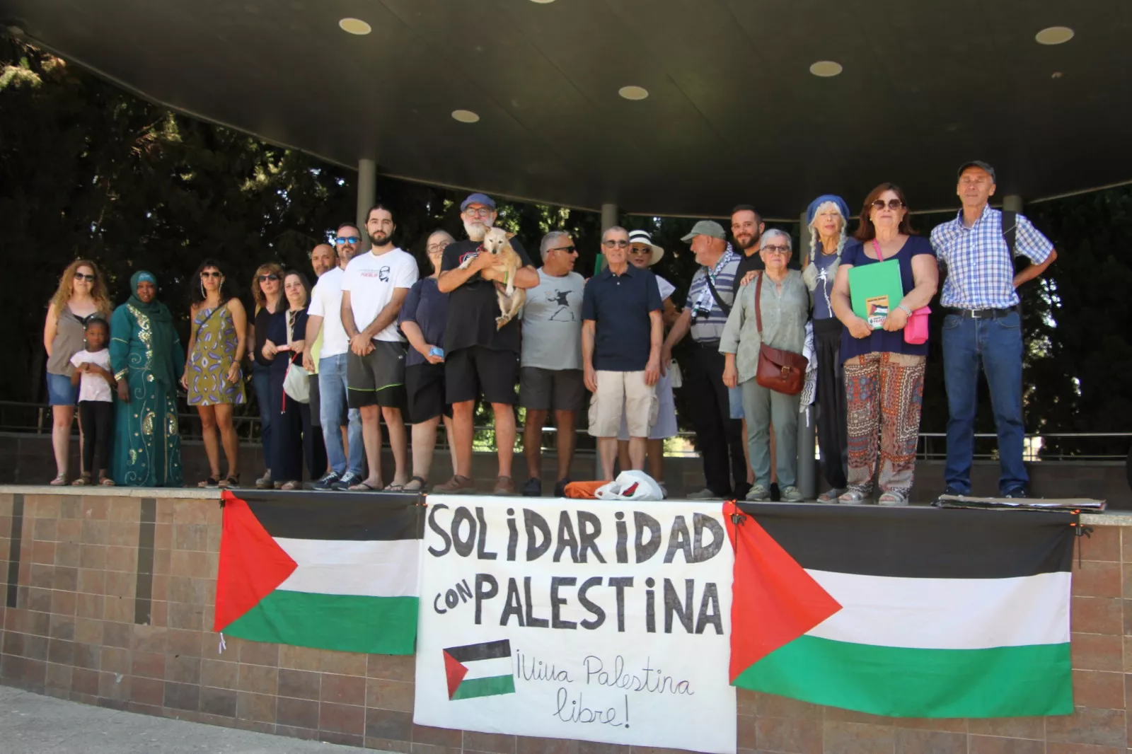 Concentración en Binéfar de apoyo a Palestina. Foto Carlos Neofato
