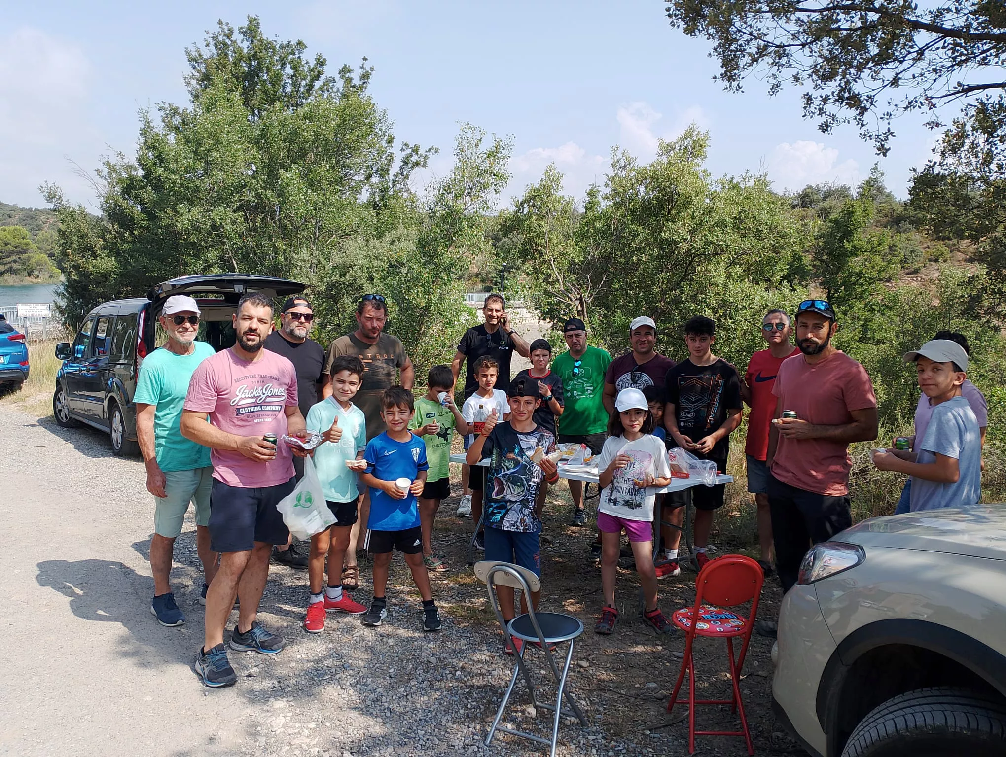 El grupo, en el momento del almuerzo.