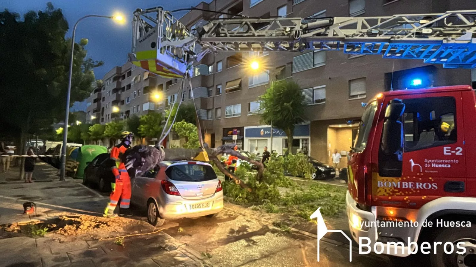 Efectos de la tormenta caída este domingo en Huesca.