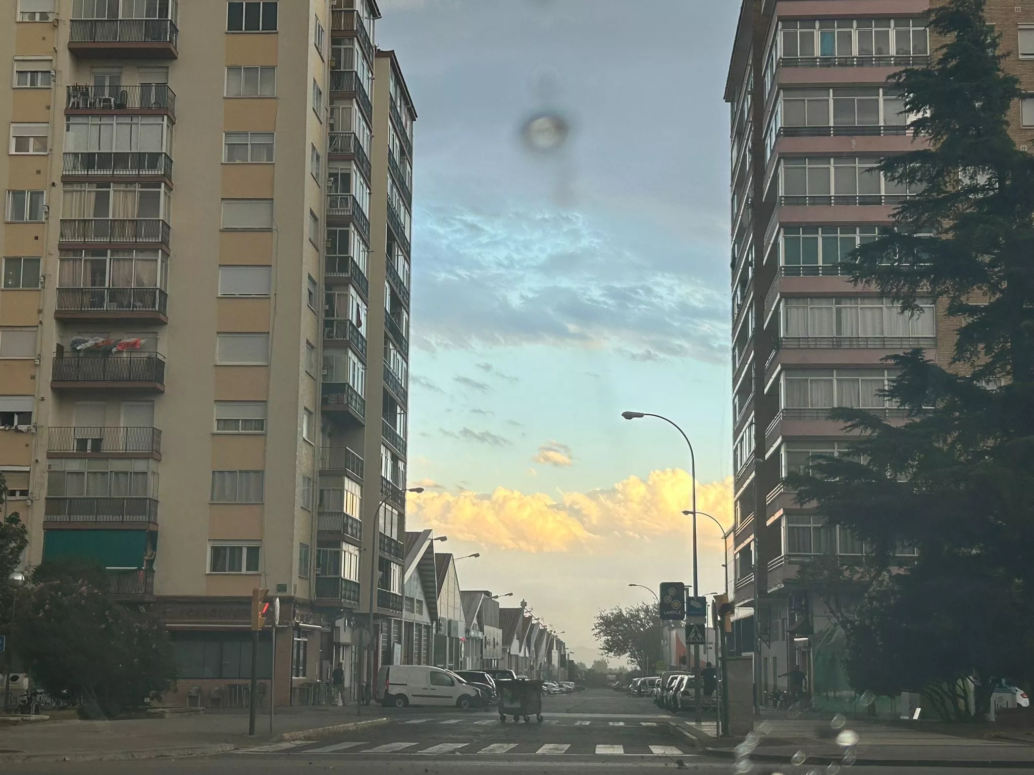 Efectos de la tormenta caída este domingo en Huesca.
