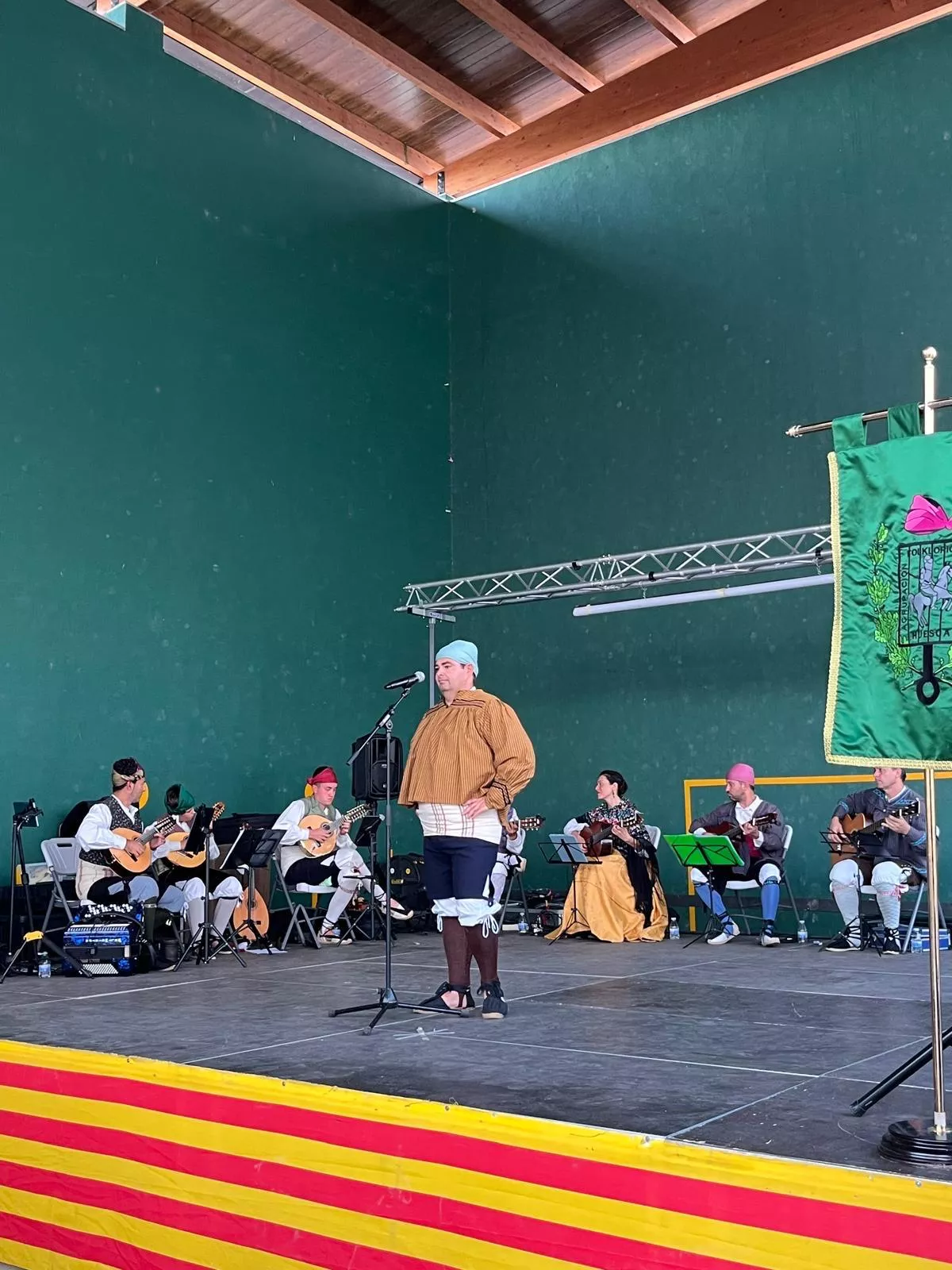 La Agrupación Folklórica Santa Cecilia en las fiestas de Santa Margarita en Albalatillo.