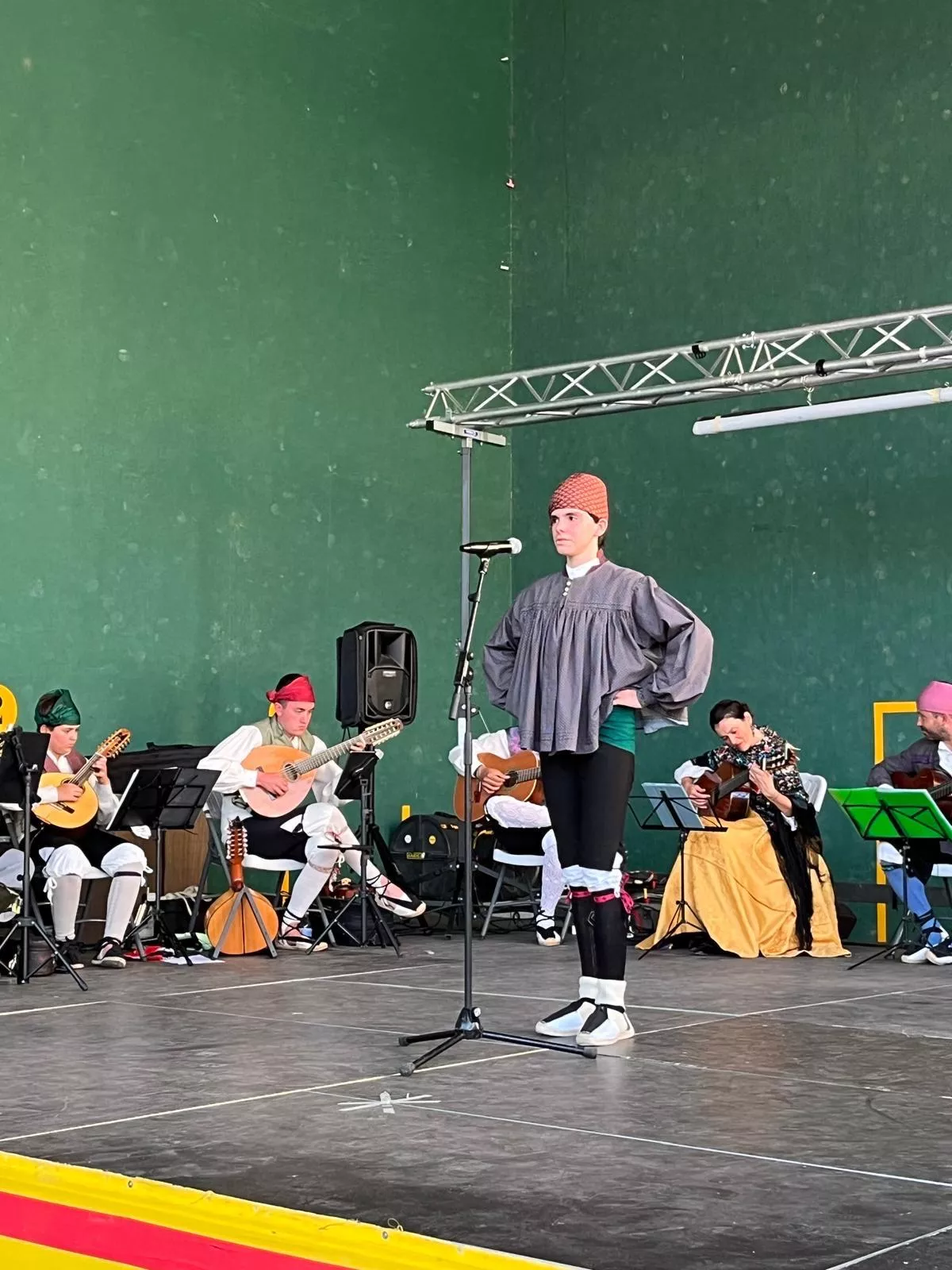 La Agrupación Folklórica Santa Cecilia en las fiestas de Santa Margarita en Albalatillo.