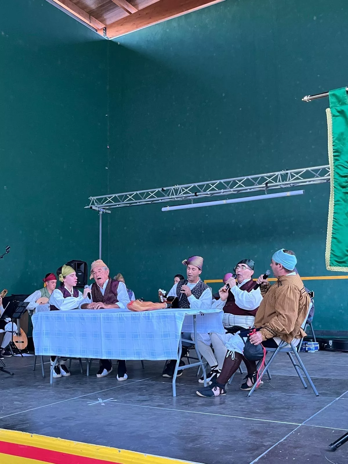 La Agrupación Folklórica Santa Cecilia en las fiestas de Santa Margarita en Albalatillo.