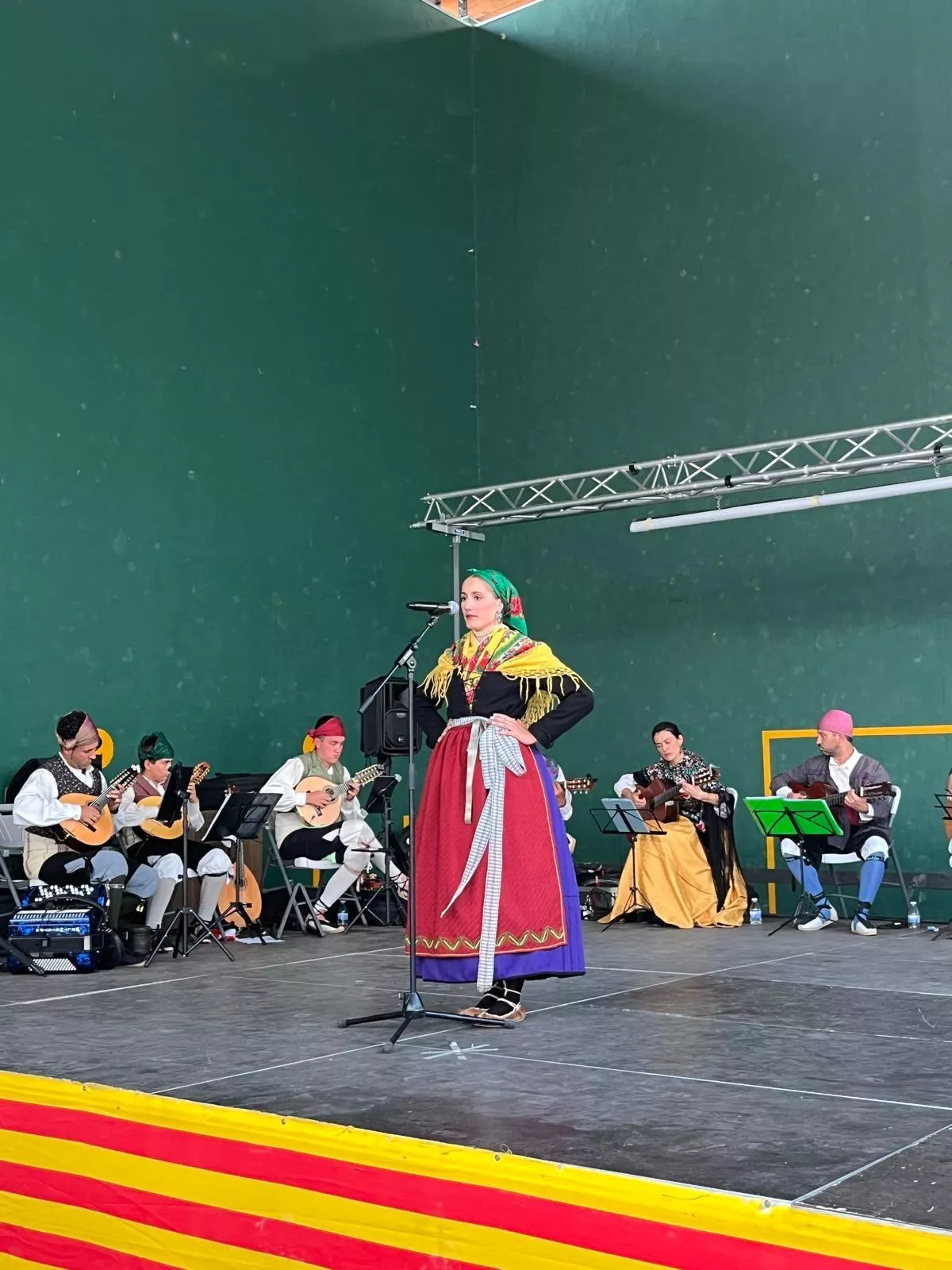 La Agrupación Folklórica Santa Cecilia en las fiestas de Santa Margarita en Albalatillo.