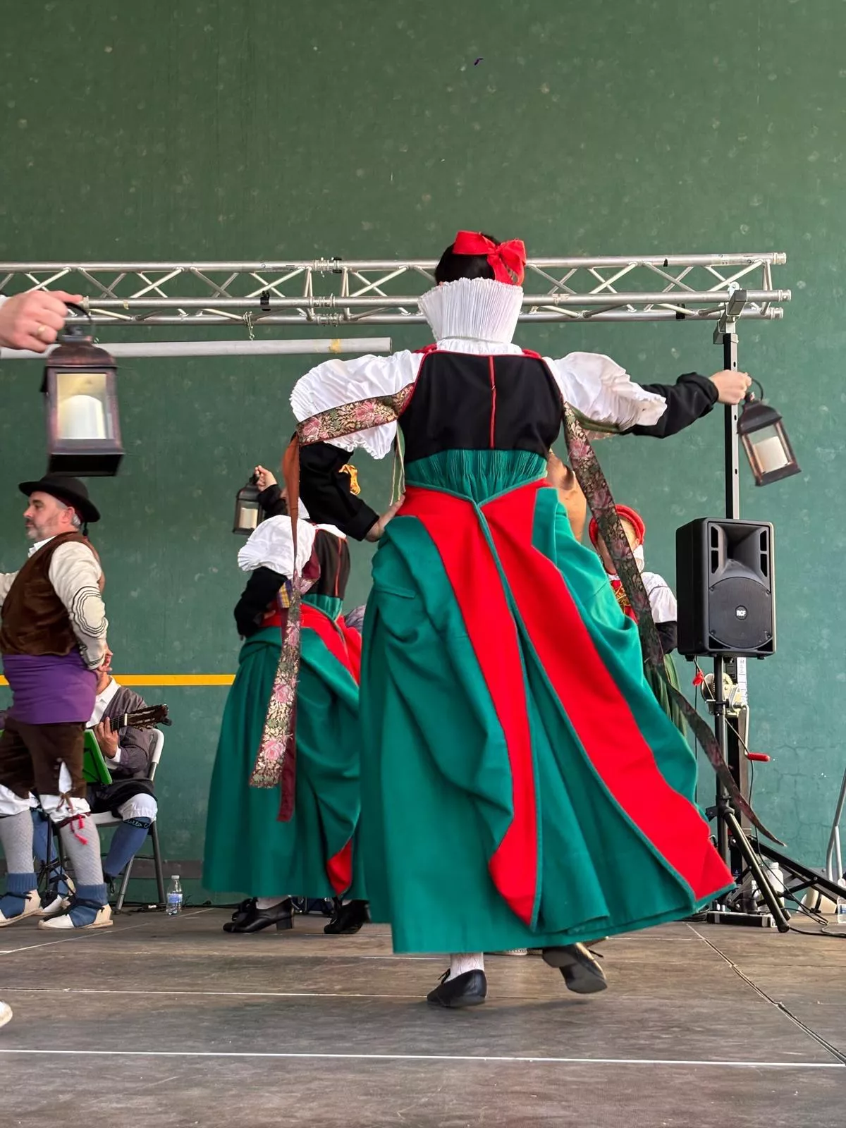 La Agrupación Folklórica Santa Cecilia en las fiestas de Santa Margarita en Albalatillo.
