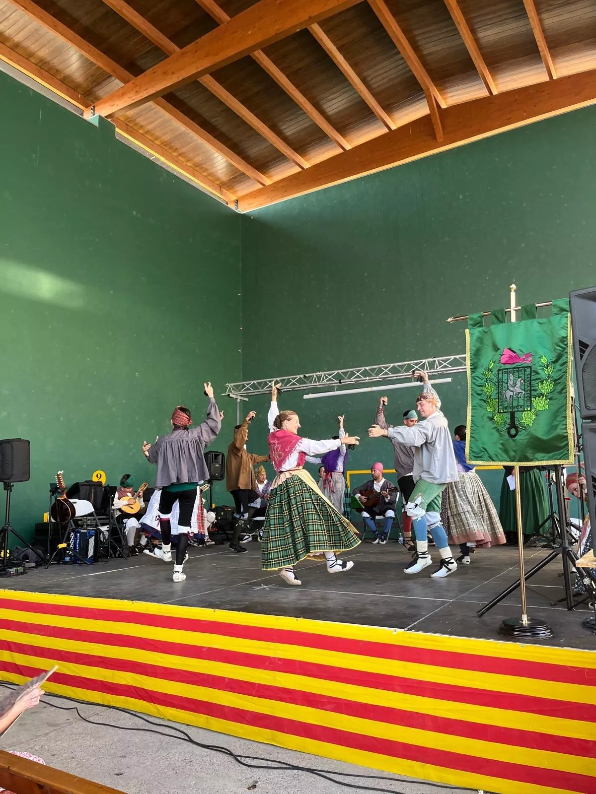 La Agrupación Folklórica Santa Cecilia en las fiestas de Santa Margarita en Albalatillo.