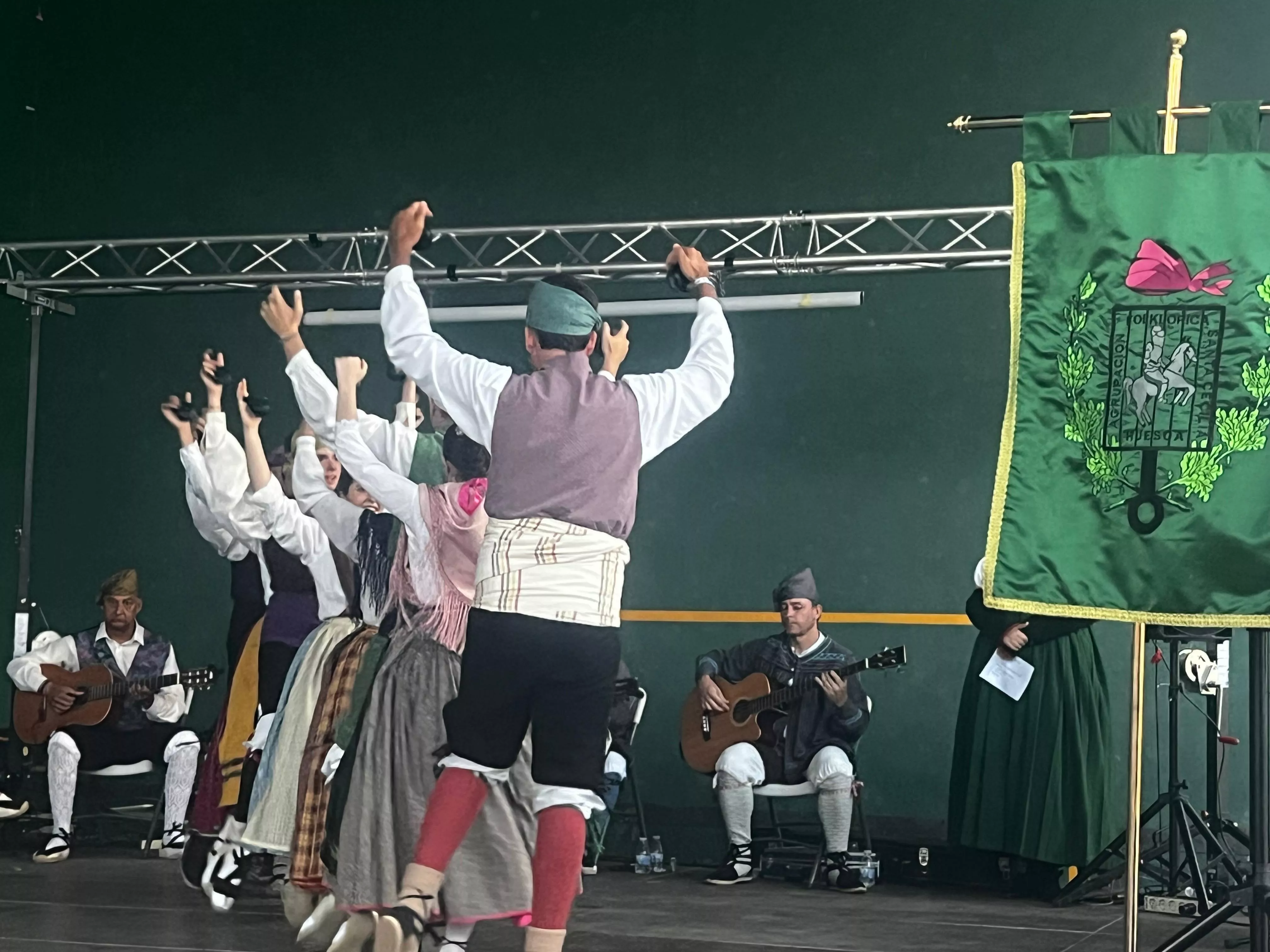 La Agrupación Folklórica Santa Cecilia en las fiestas de Santa Margarita en Albalatillo.