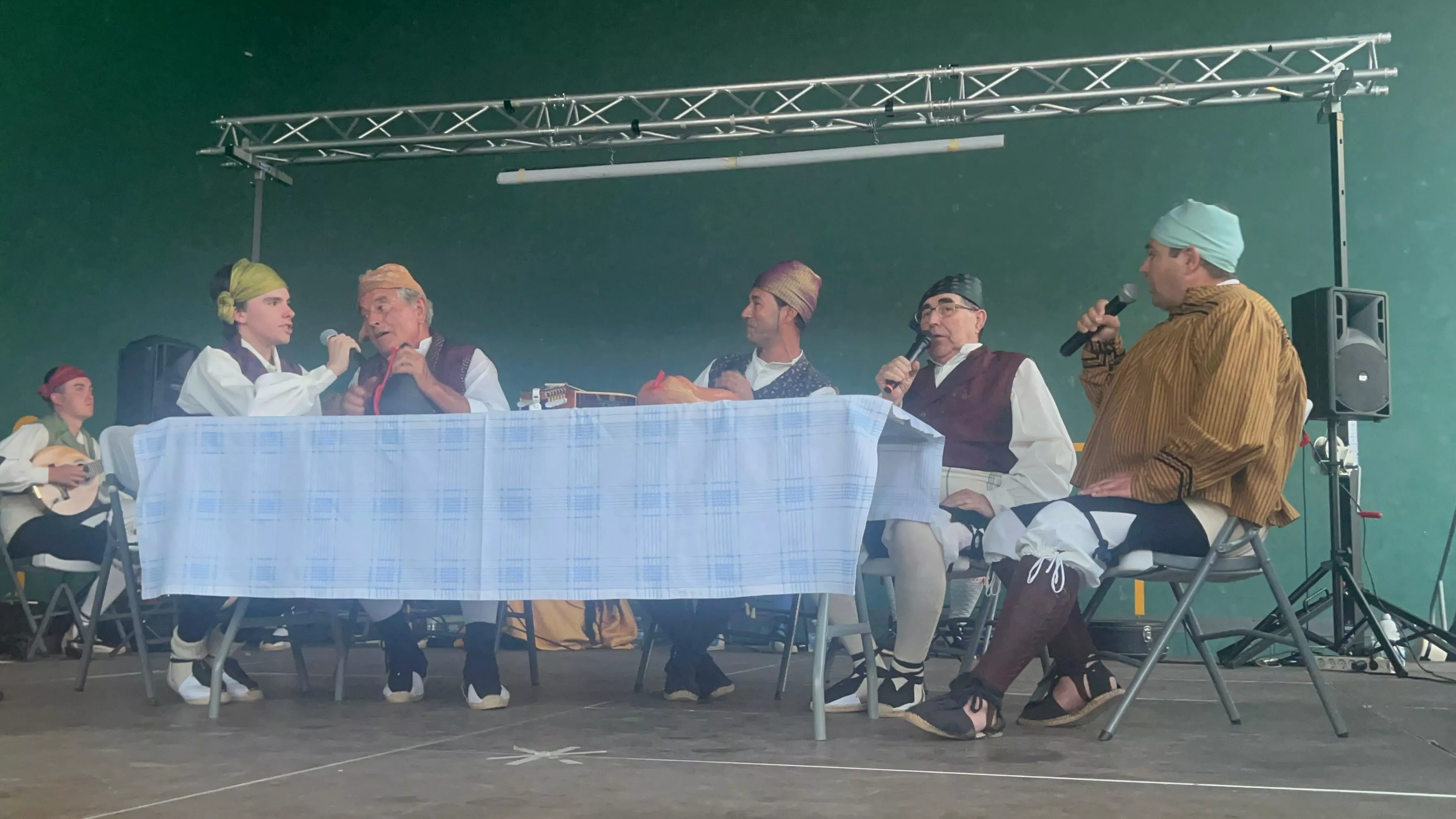 La Agrupación Folklórica Santa Cecilia en las fiestas de Santa Margarita en Albalatillo.