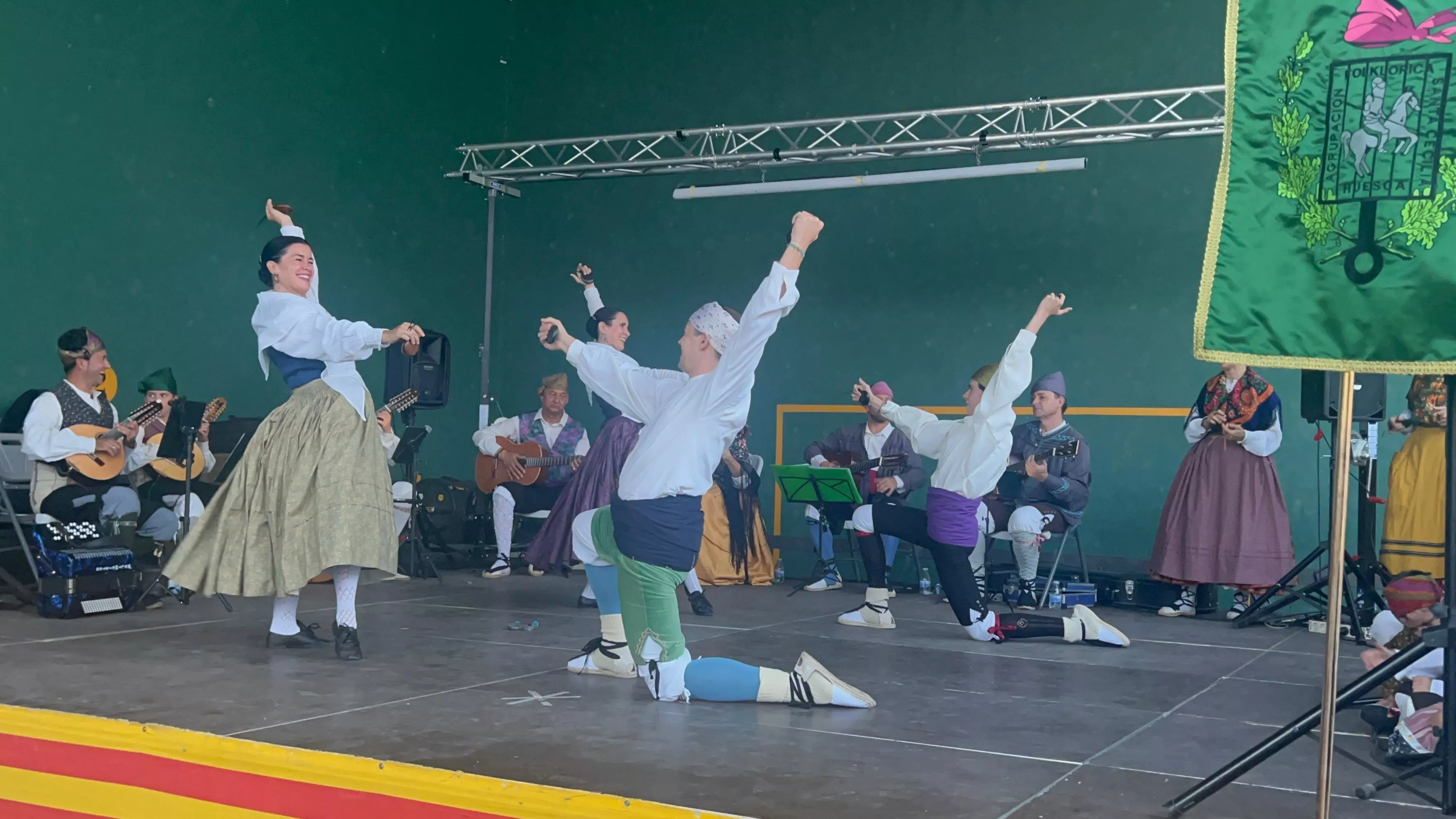 La Agrupación Folklórica Santa Cecilia en las fiestas de Santa Margarita en Albalatillo.