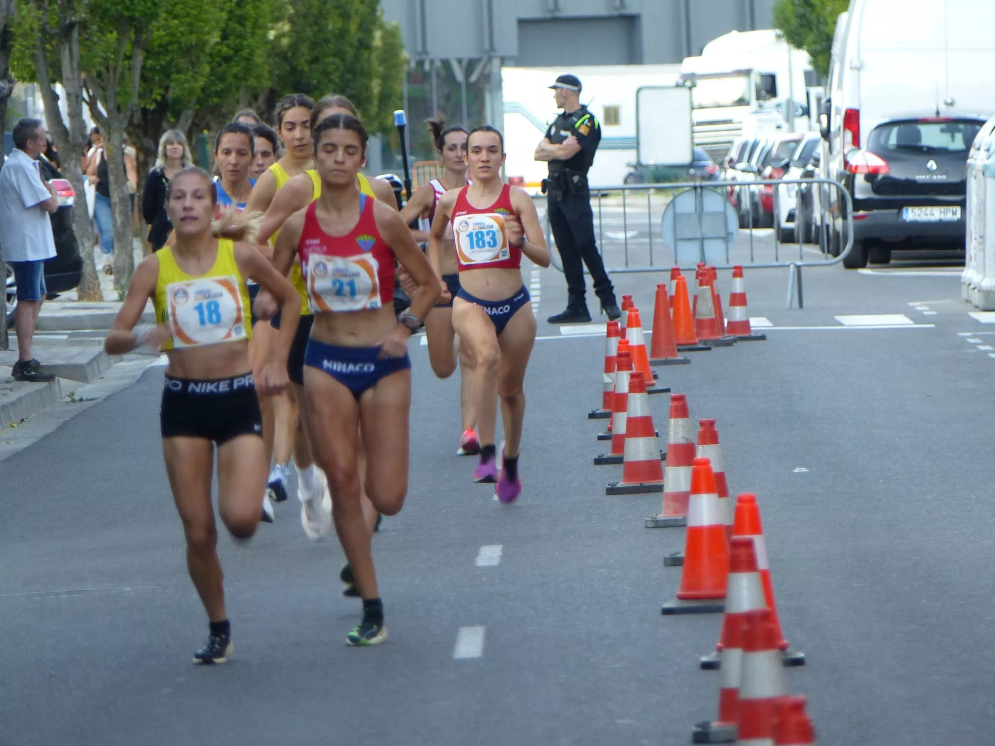 Isabel Linares y Raquel de Francisco, en cabeza de la carrera femenina Isabel Linares y Raquel de Francisco, en cabeza de la carrera femenina