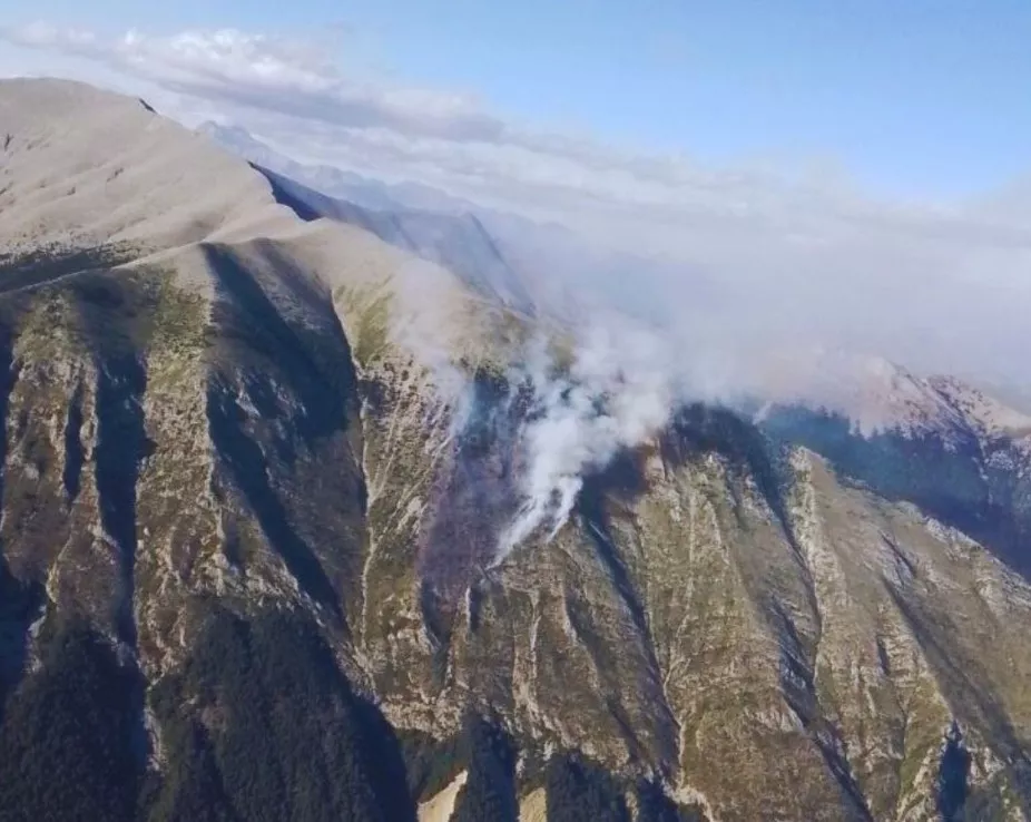 El incendio en el macizo de Cotiella, importante desafío técnico para el operativo de extinción. El incendio en el macizo de Cotiella, importante desafío técnico para el operativo de extinción.