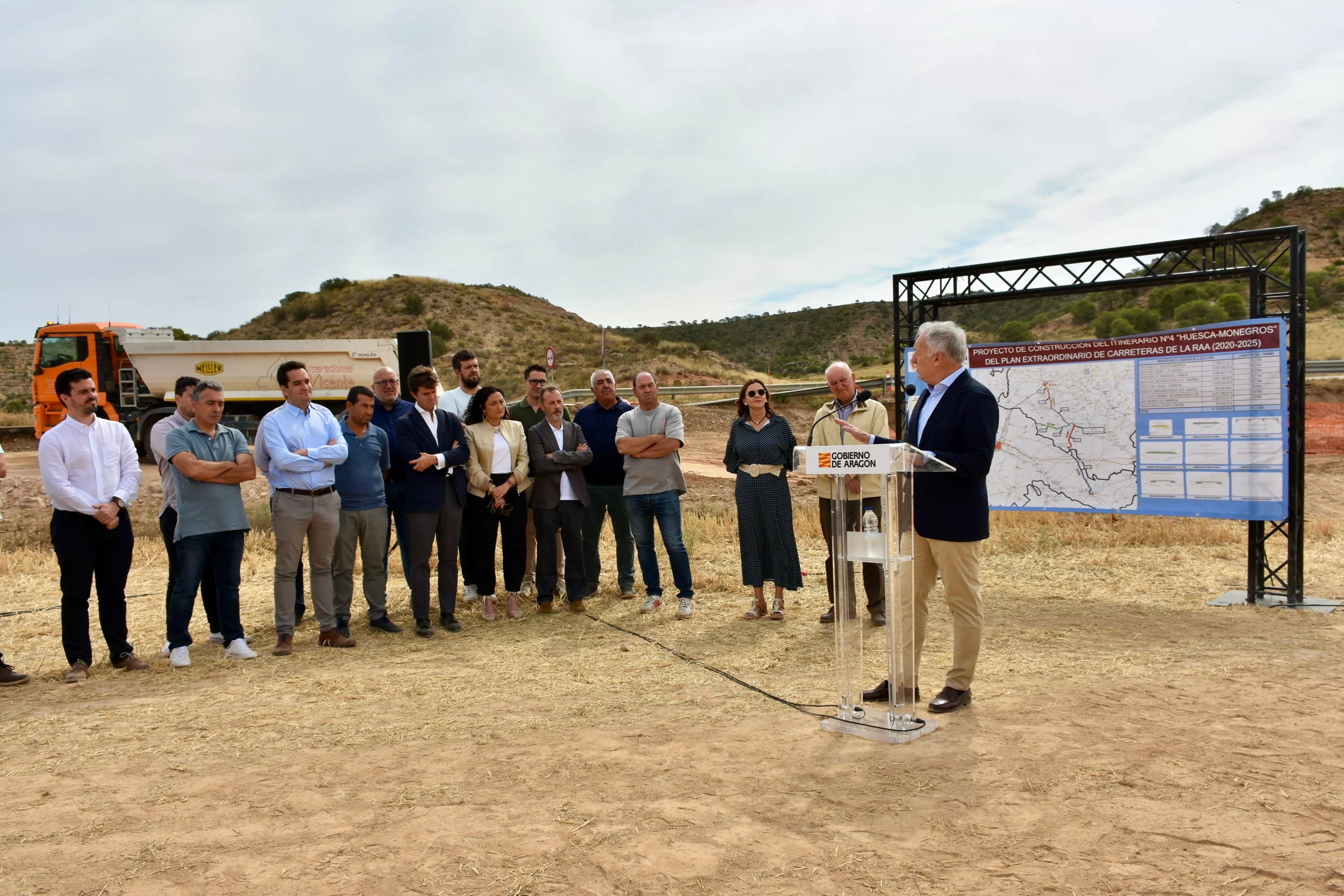 Alcaldes de la zona y representantes comarcales han asistido al acto por el primer año del Plan de Carreteras celebrado en la A-230.