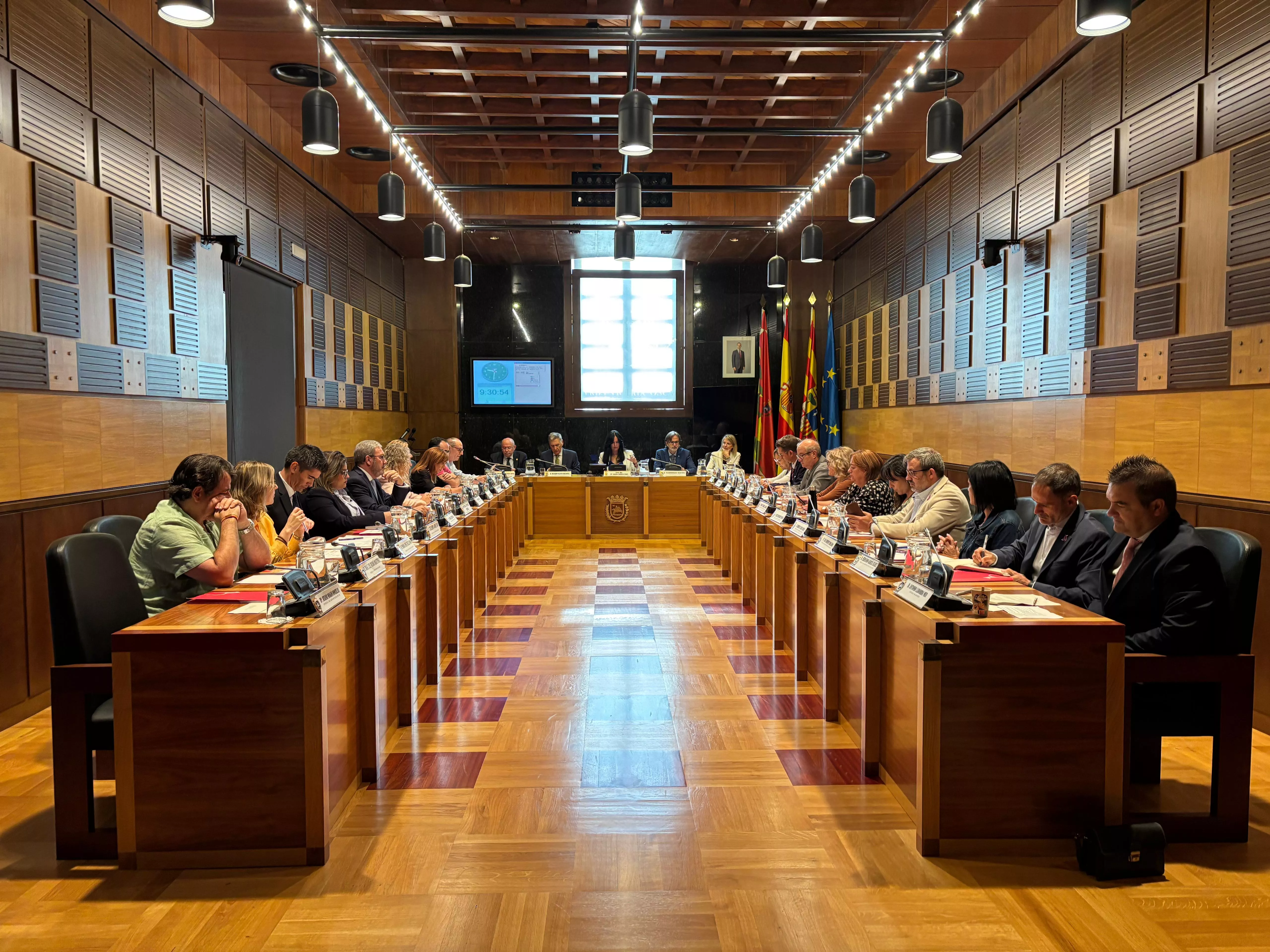 Pleno del Ayuntamiento, fuego cruzado en Huesca