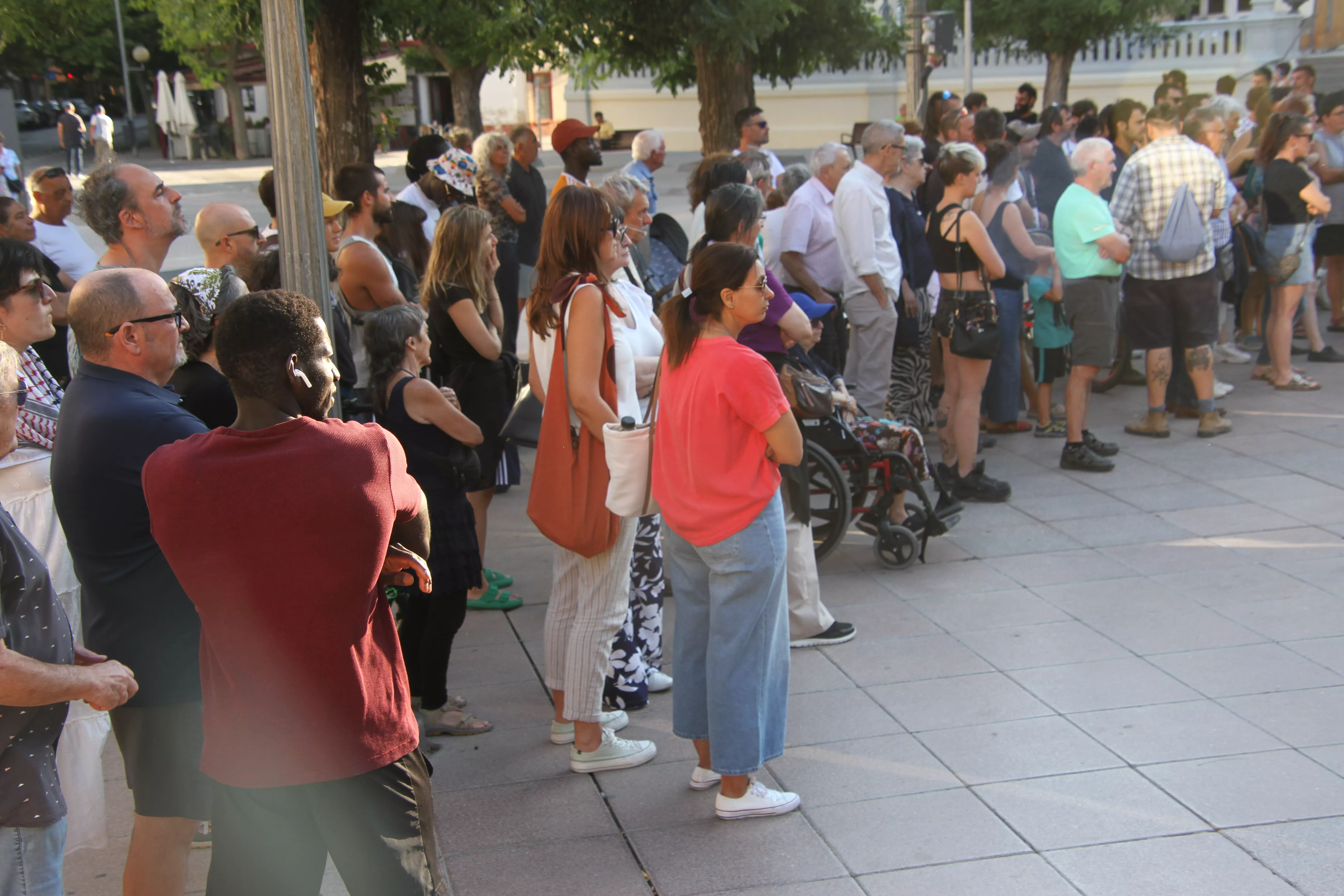 Concentración contra el racismo celebrada en Huesca. Foto Carlos Neofato