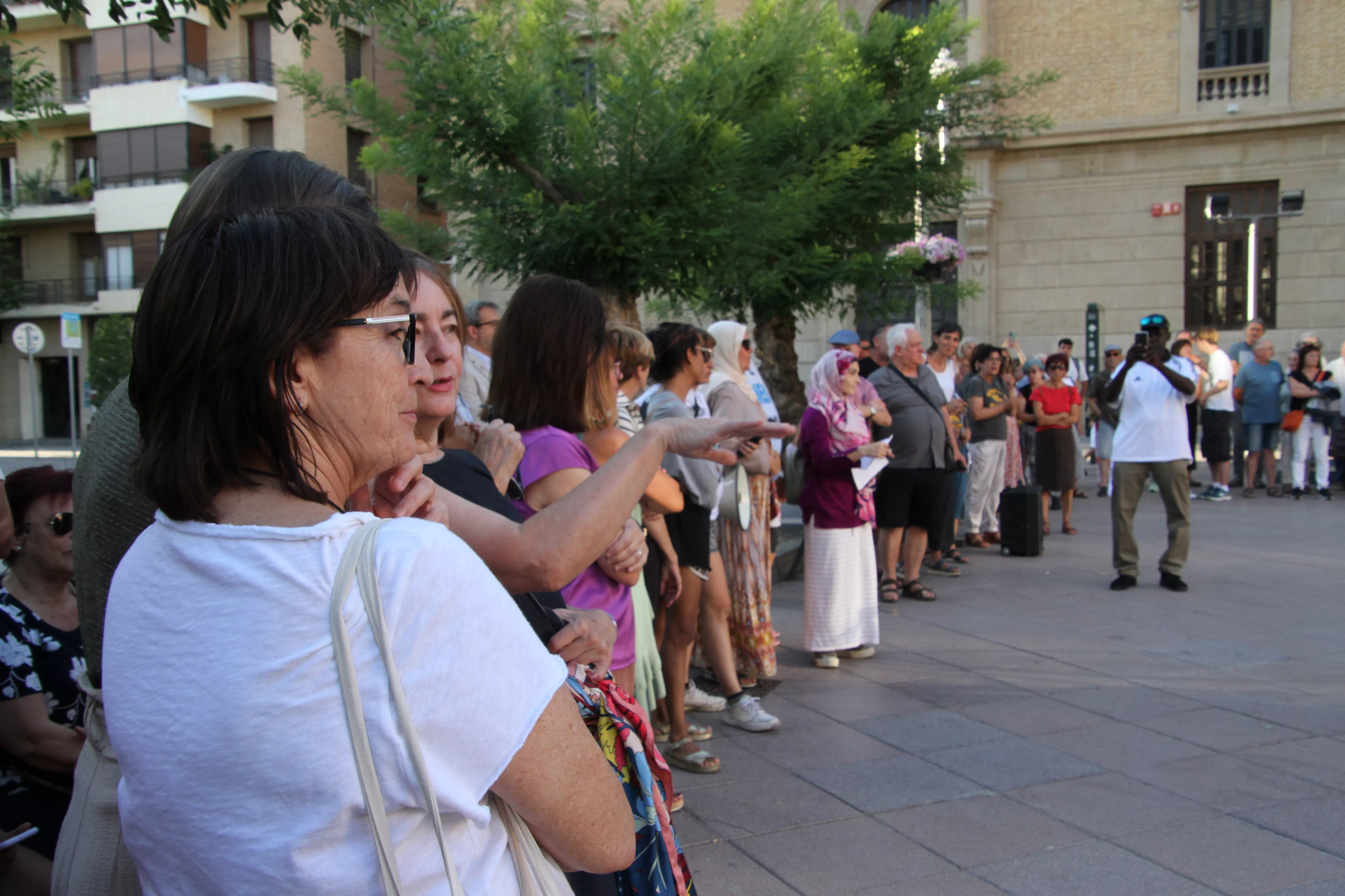 Concentración contra el racismo celebrada en Huesca. Foto Carlos Neofato