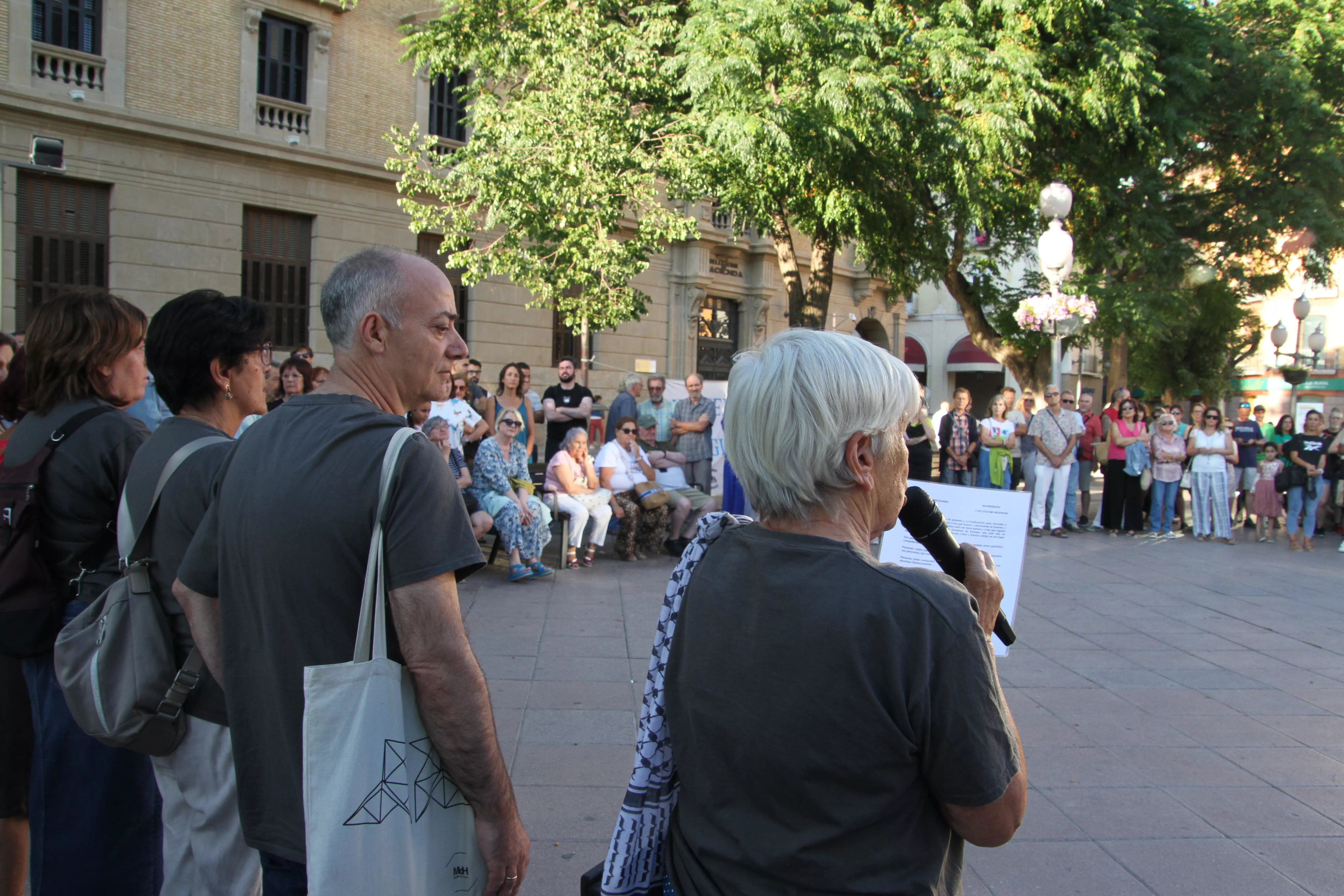 Concentración contra el racismo celebrada en Huesca. Foto Carlos Neofato