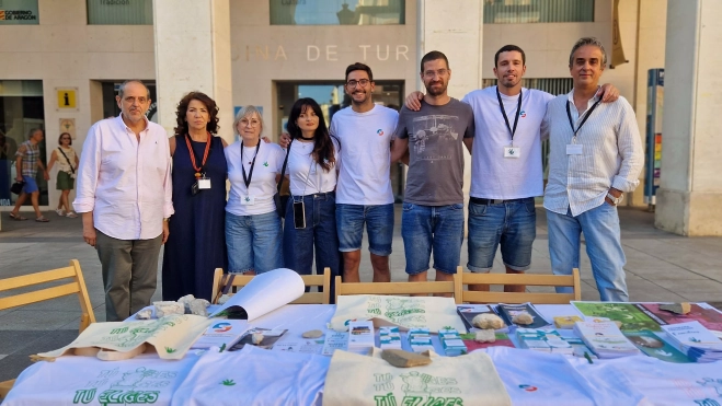 Equipo de Proyecto Hombre y artistas. Foto Myriam Martínez