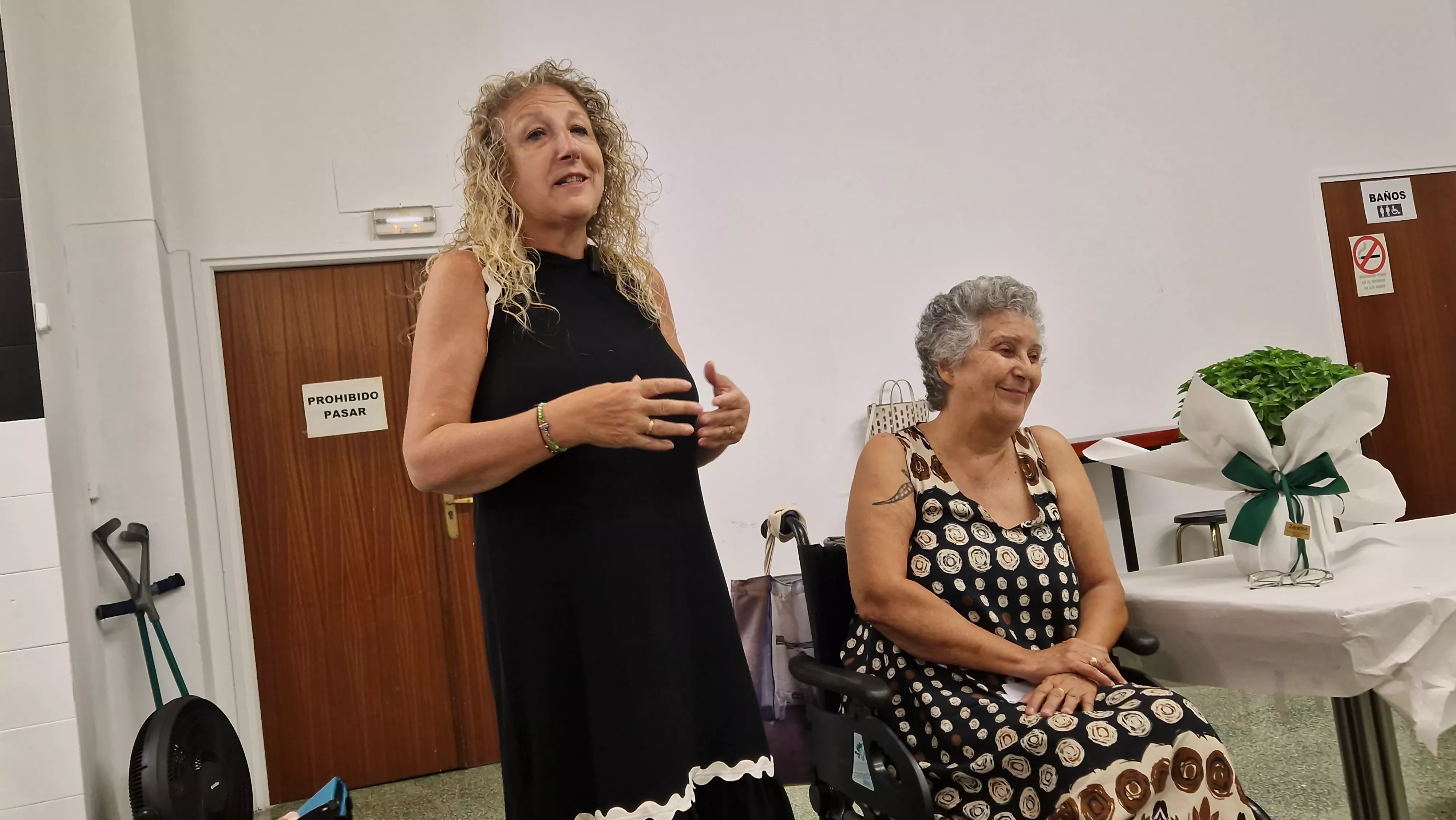 Susana Oliván y Carmen Aznar en las fiestas del Barrio Santiago. Foto Myriam Martínez