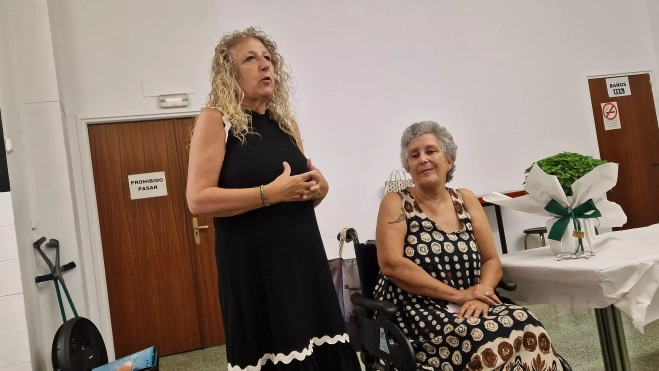 Susana Oliván y Carmen Aznar en las fiestas del Barrio Santiago. Foto Myriam Martínez Susana Oliván y Carmen Aznar en las fiestas del Barrio Santiago. Foto Myriam Martínez