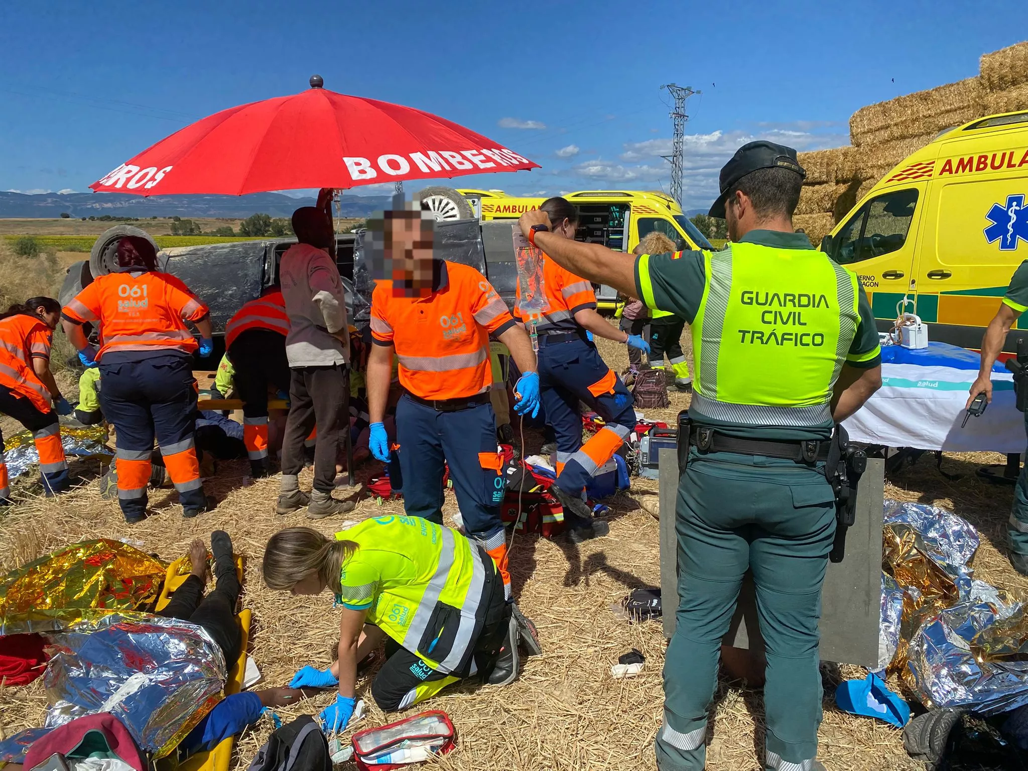 Ocho heridos, dos de ellos graves, en el vuelco de una furgoneta entre Ortilla y Ardisa.