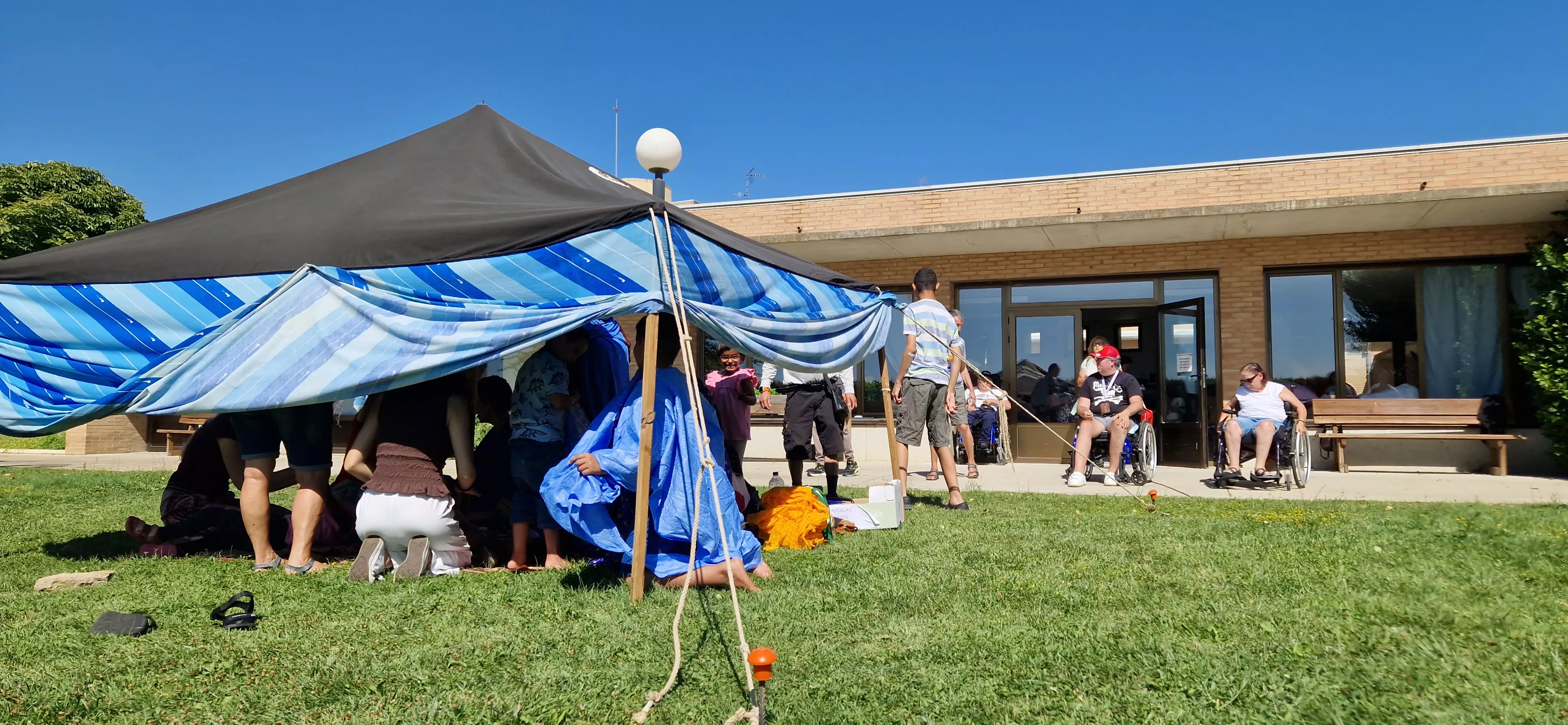 Fiesta celebrada en Aspace Huesca con los niños saharauis. Foto Myriam Martínez