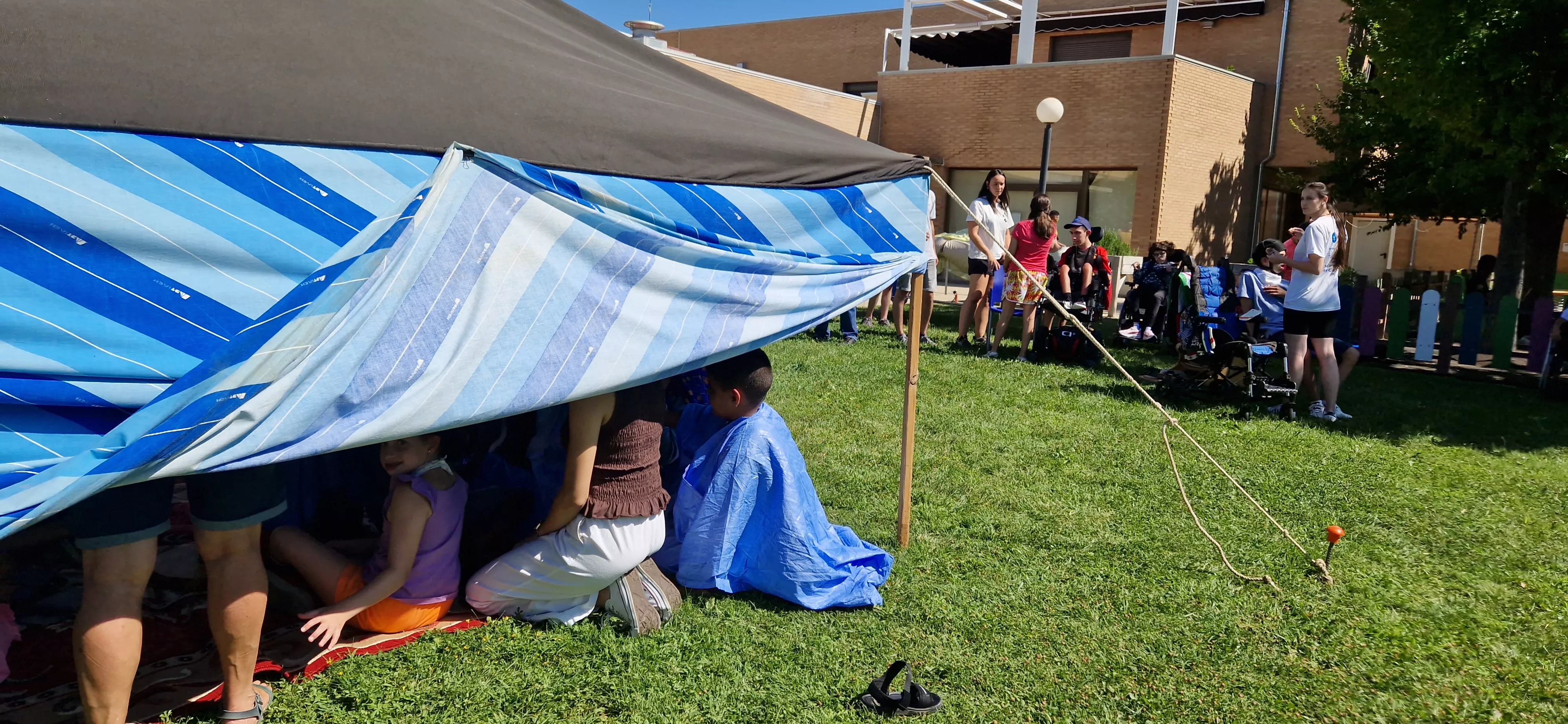 Fiesta celebrada en Aspace Huesca con los niños saharauis. Foto Myriam Martínez