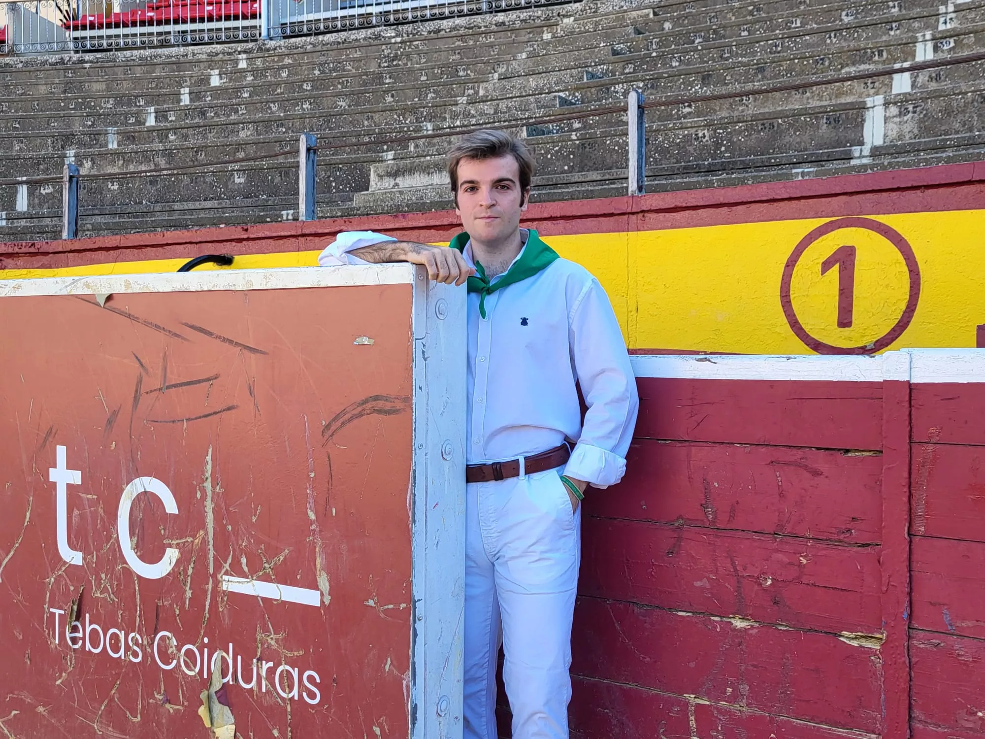 Diego Tebas, junto al burladero del Tendido 1 de la Plaza de Toros de Huesca. Foto: Adrián Mora