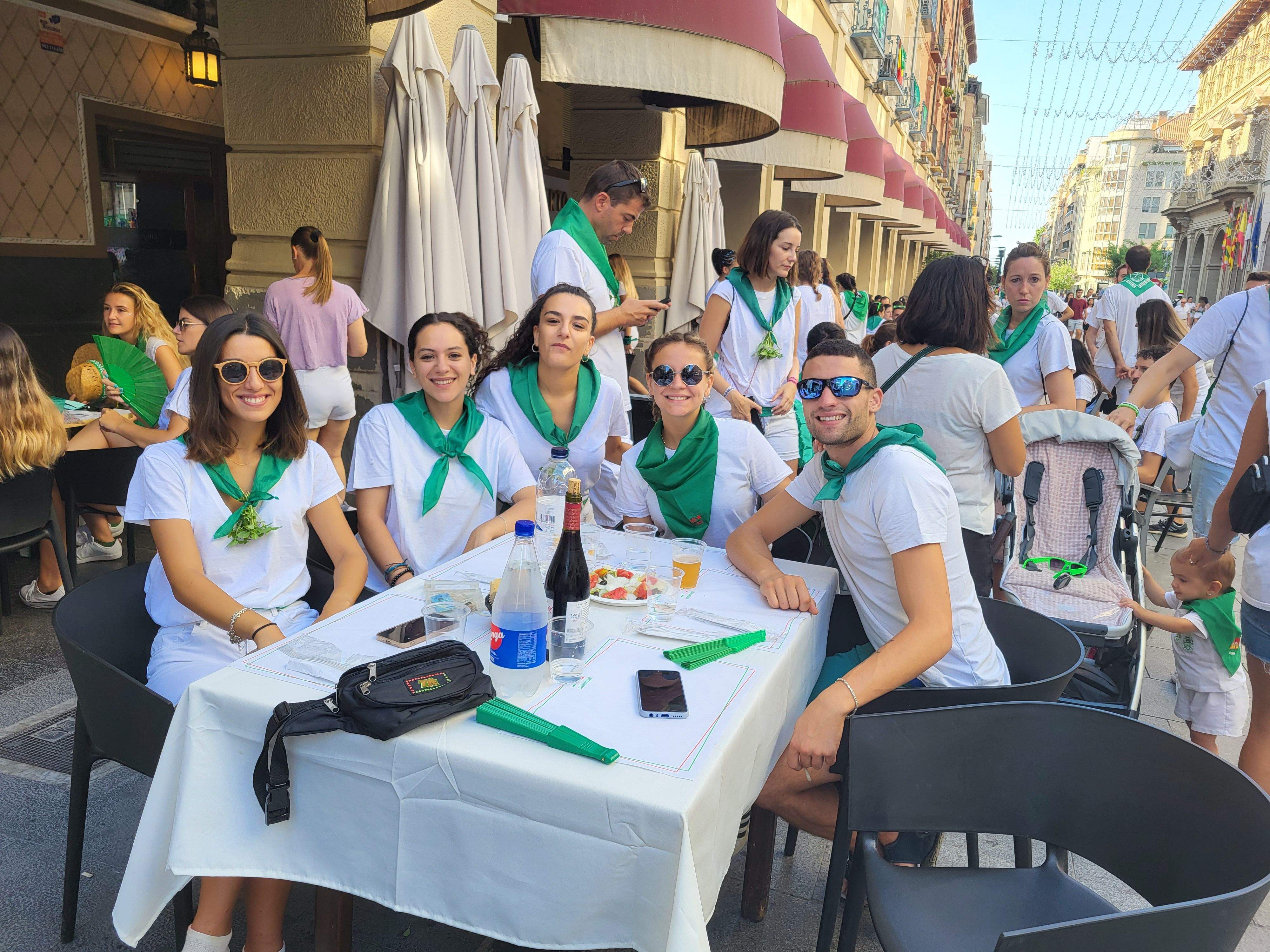 Almuerzos en la antesala del chupinazo.