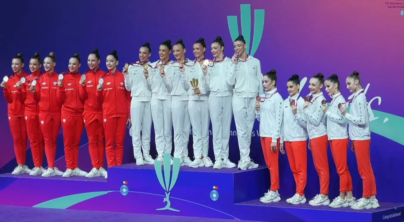 Con el oro de las cintas