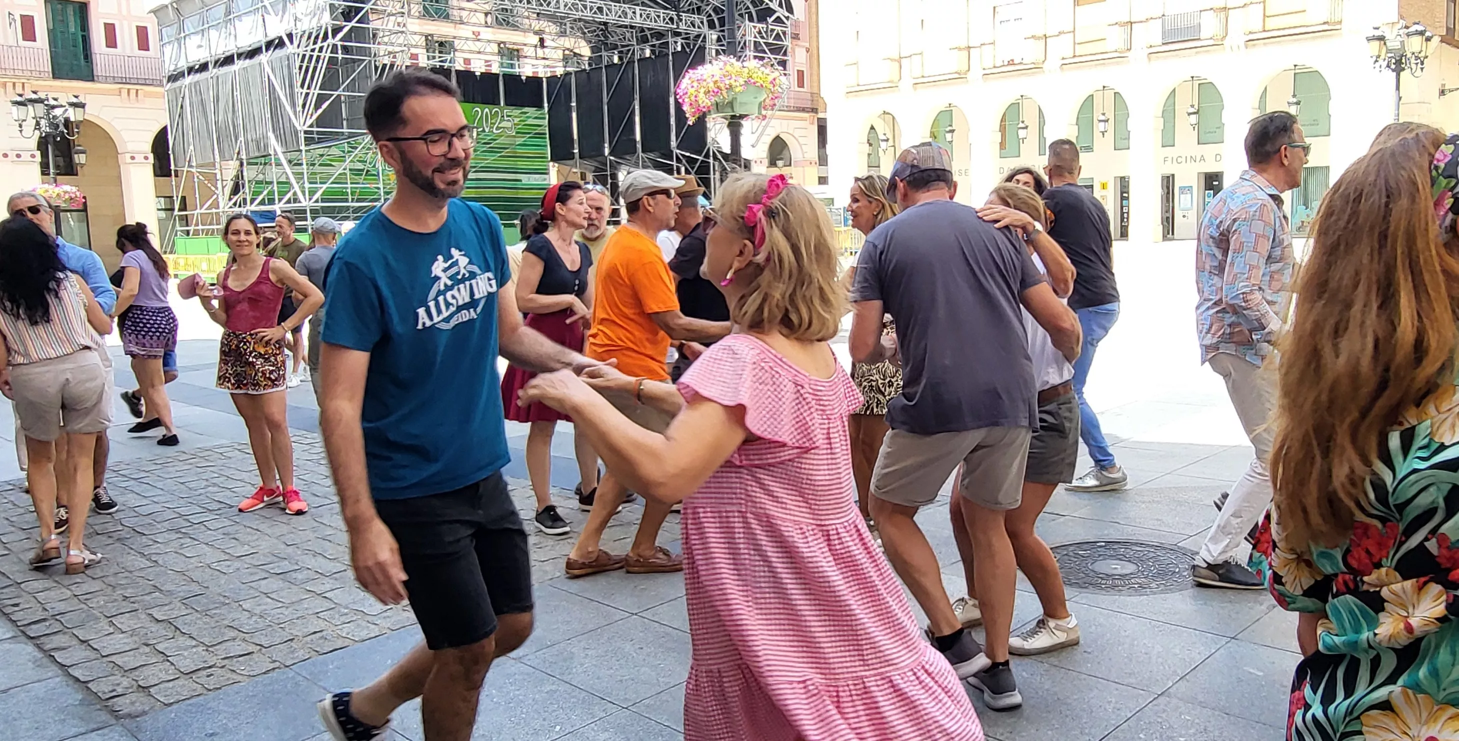 Oscaswing en la plaza López Allué. Foto Mercedes Manterola