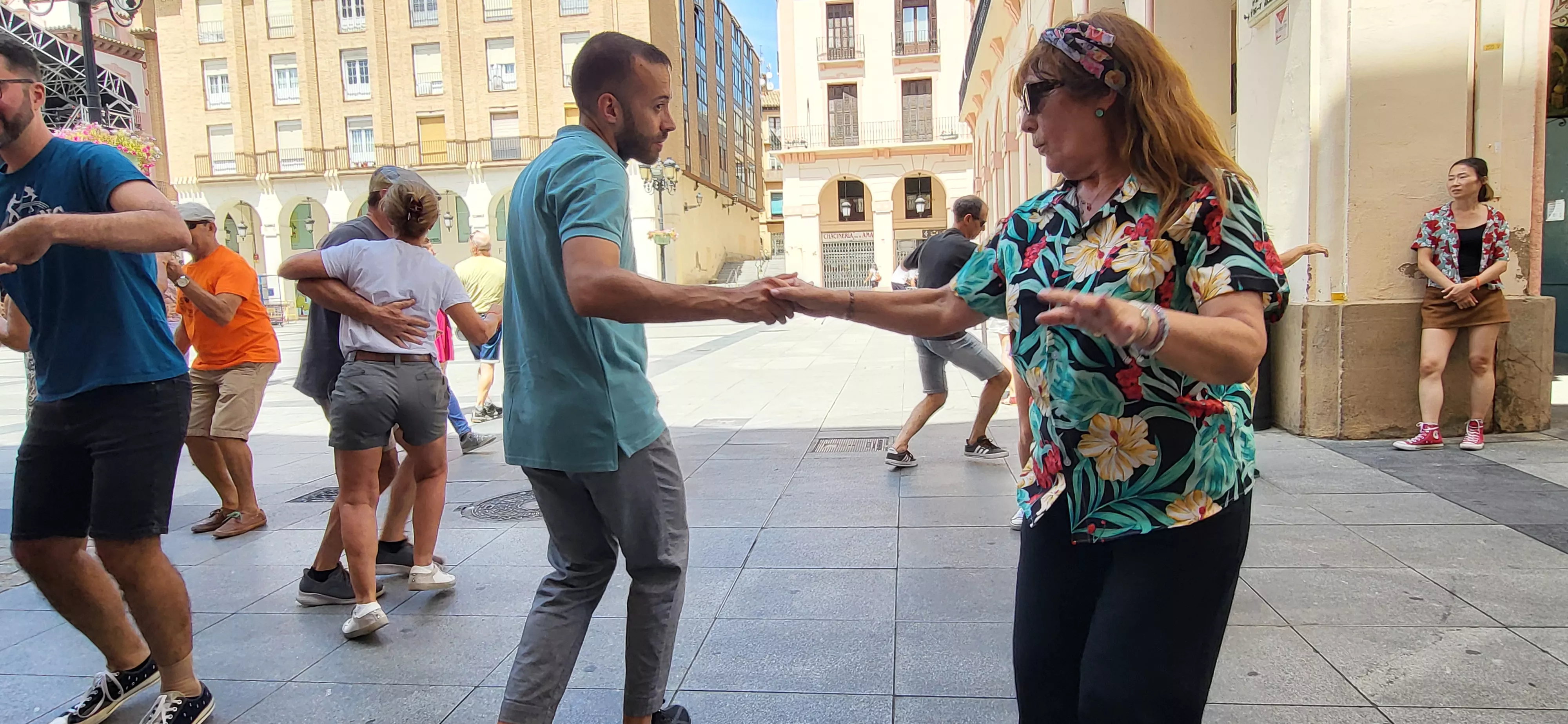 Oscaswing en la plaza López Allué. Foto Mercedes Manterola