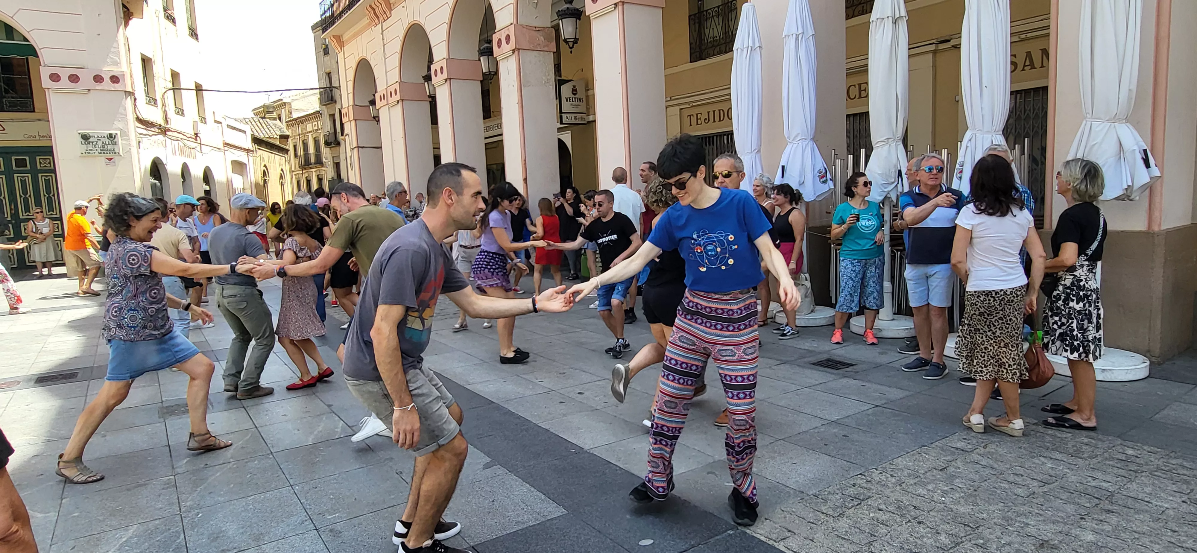 Oscaswing en la plaza López Allué. Foto Mercedes Manterola