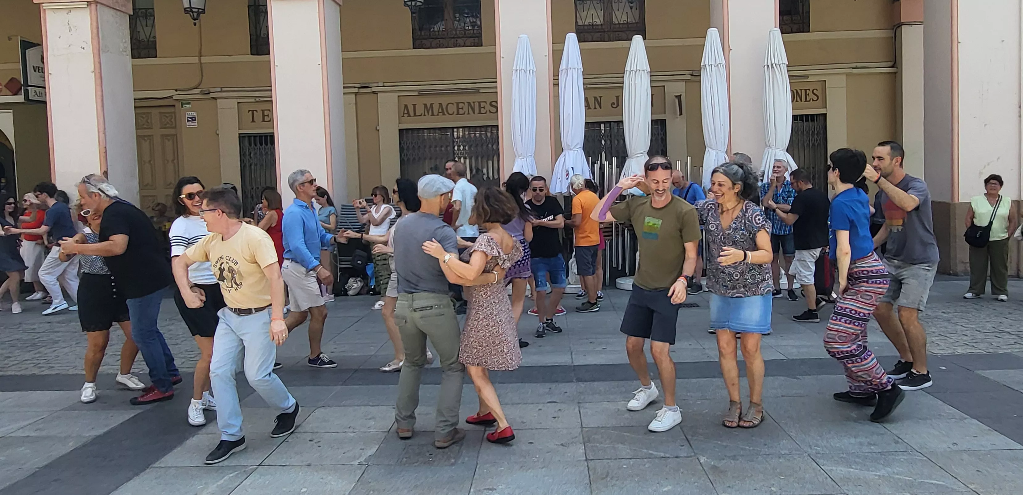 Oscaswing en la plaza López Allué. Foto Mercedes Manterola