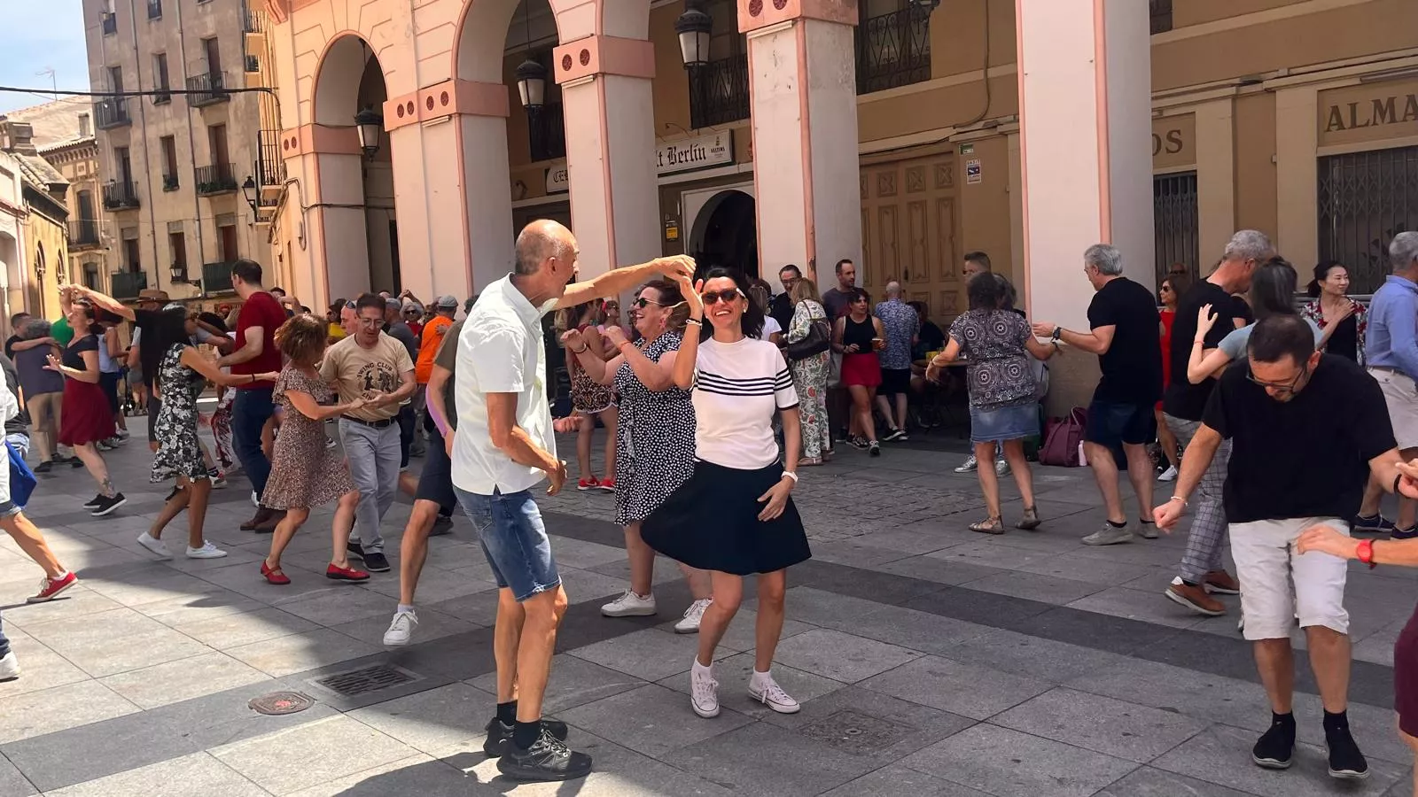 Oscaswing en la plaza López Allué. Foto Mercedes Manterola