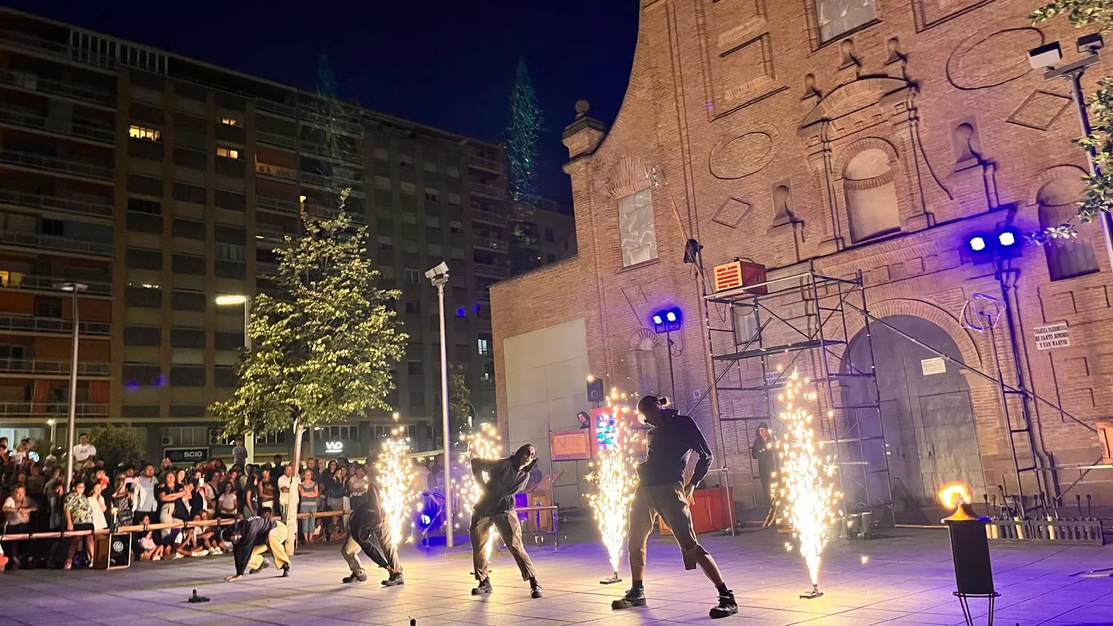 Espectáculo L’Avalot en el prelaurentis de Huesca. Foto Mercedes Manterola