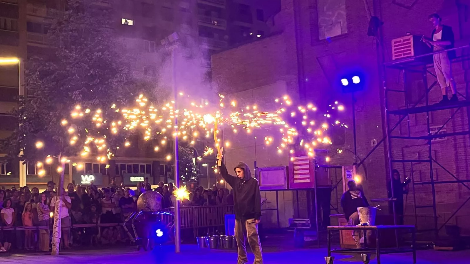 Espectáculo L’Avalot en el prelaurentis de Huesca. Foto Mercedes Manterola