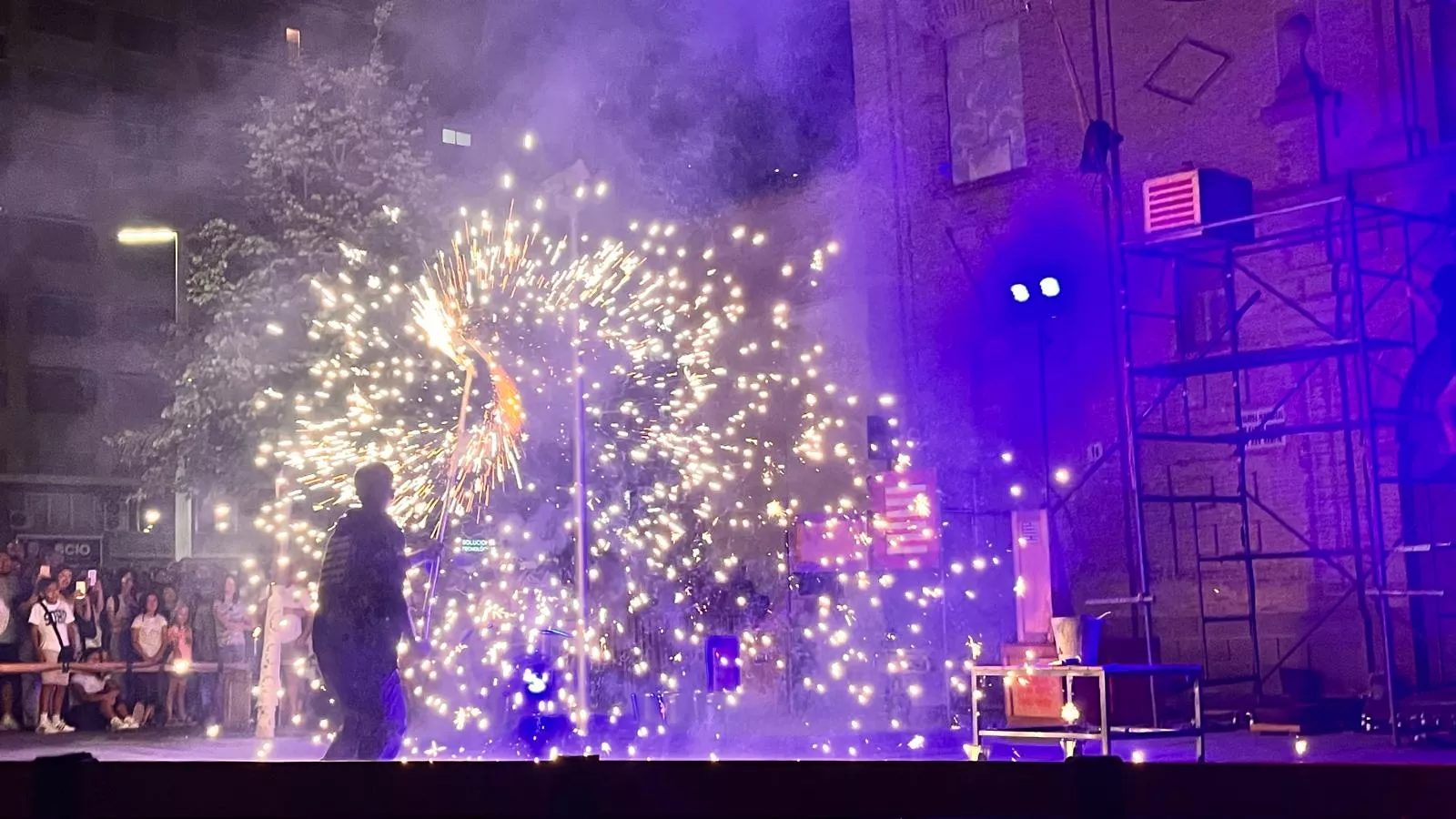 Espectáculo L’Avalot en el prelaurentis de Huesca. Foto Mercedes Manterola