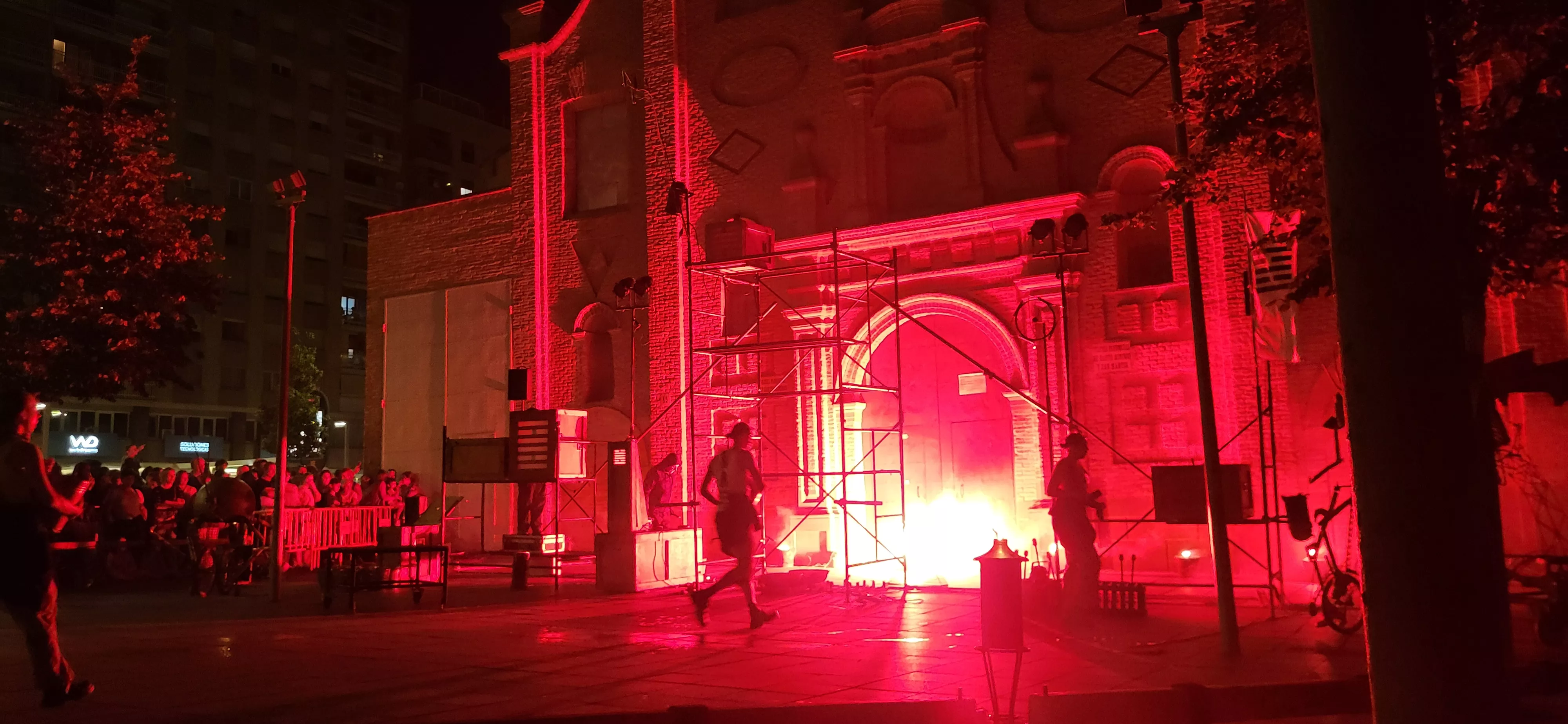 Espectáculo L’Avalot en el prelaurentis de Huesca. Foto Mercedes Manterola