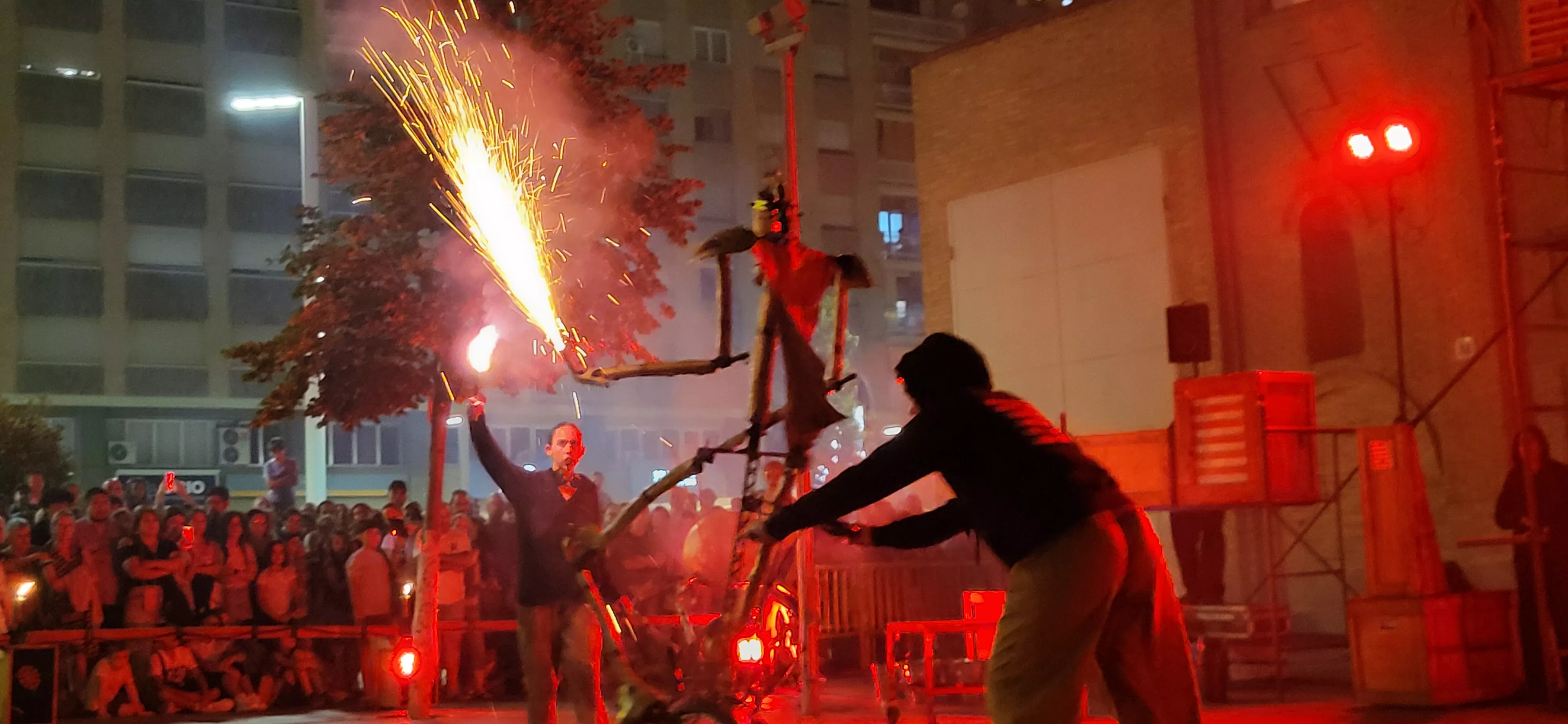 Espectáculo L’Avalot en el prelaurentis de Huesca. Foto Mercedes Manterola