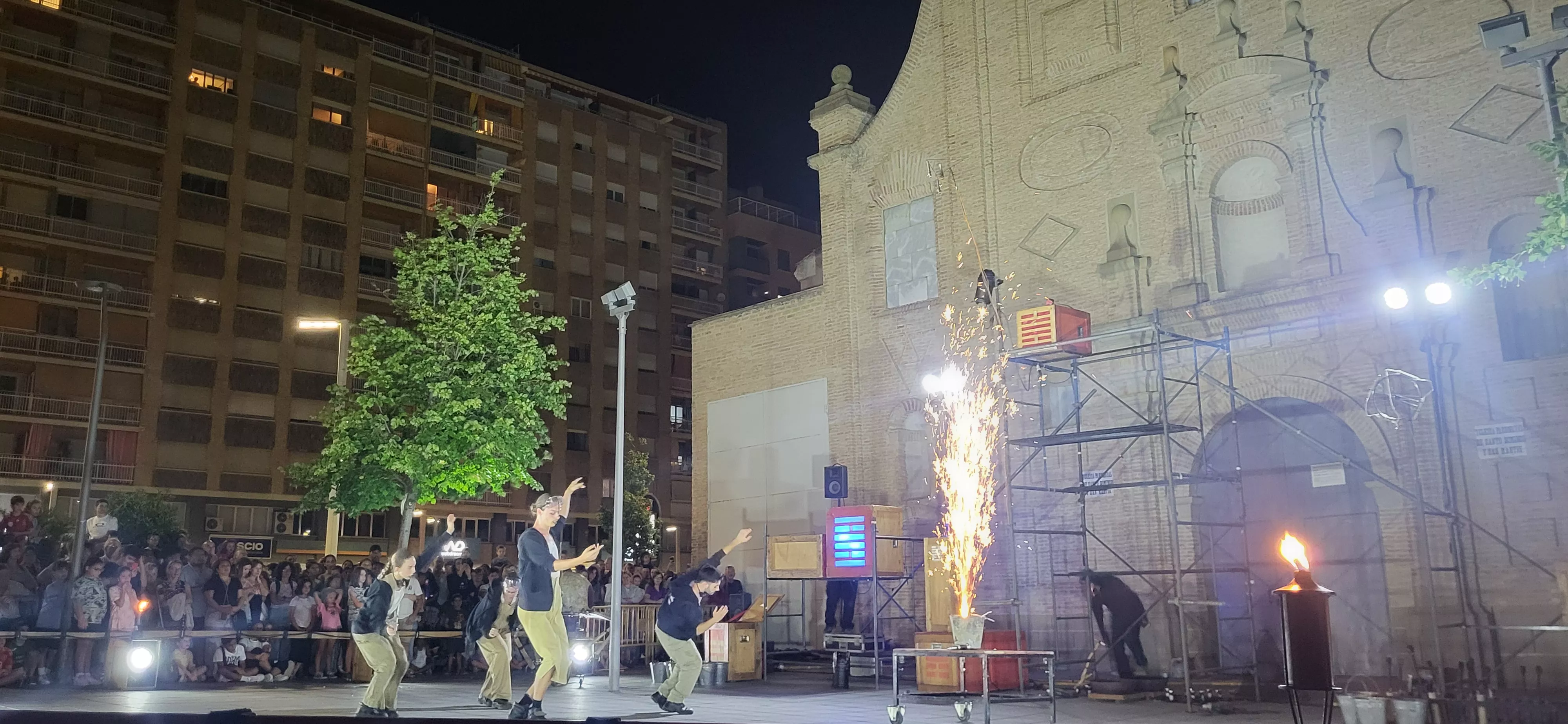 Espectáculo L’Avalot en el prelaurentis de Huesca. Foto Mercedes Manterola