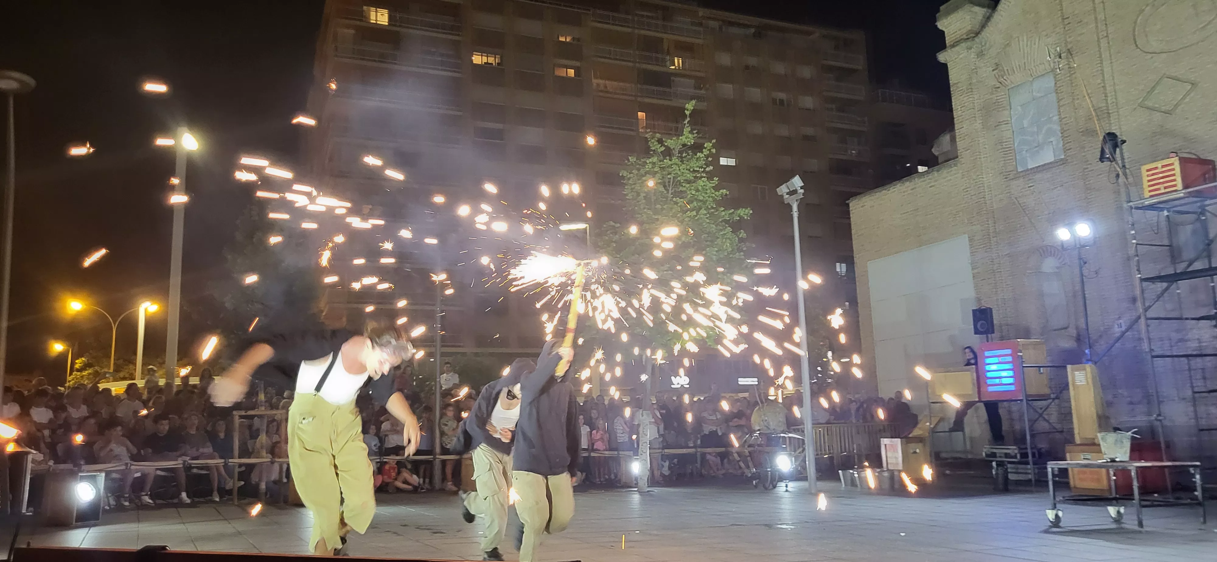 Espectáculo L’Avalot en el prelaurentis de Huesca. Foto Mercedes Manterola
