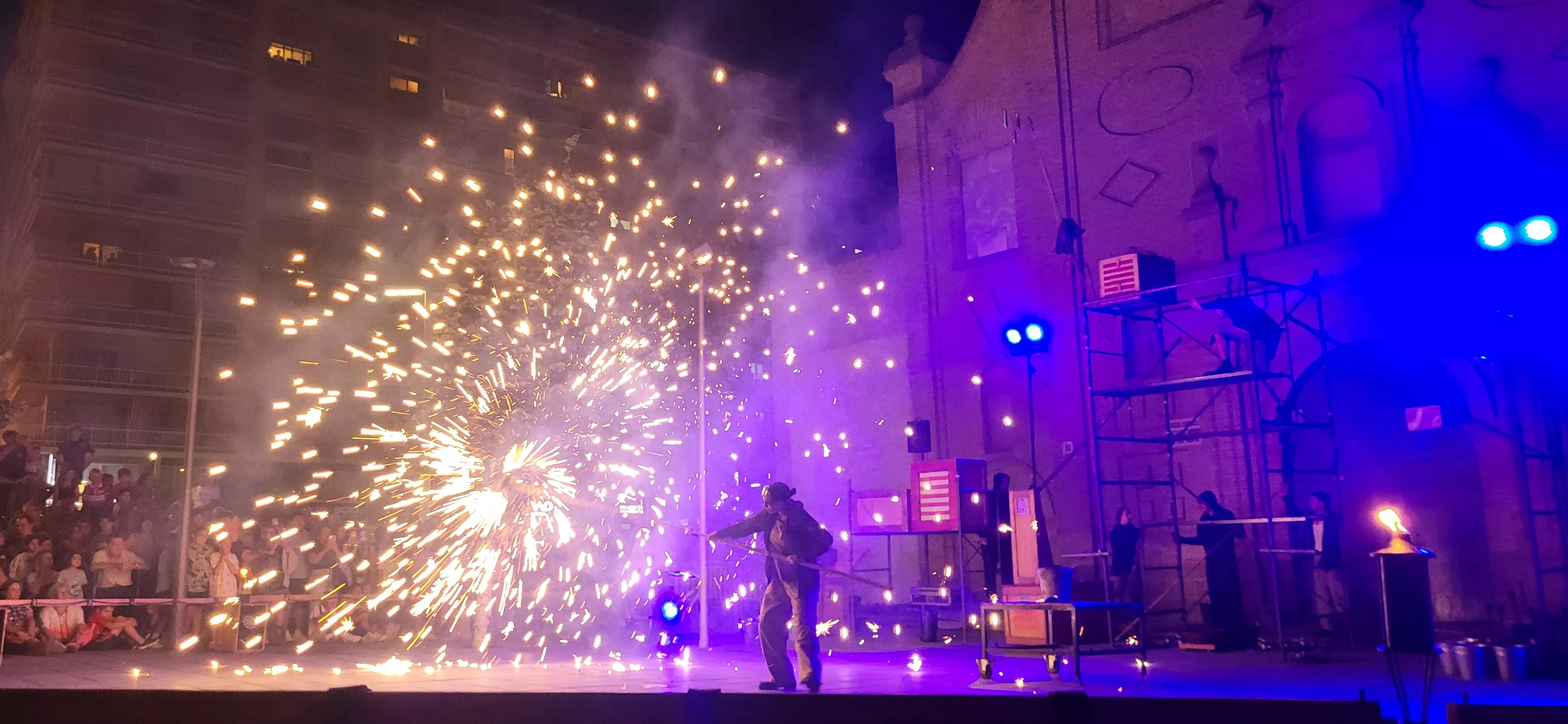 Espectáculo L’Avalot en el prelaurentis de Huesca. Foto Mercedes Manterola