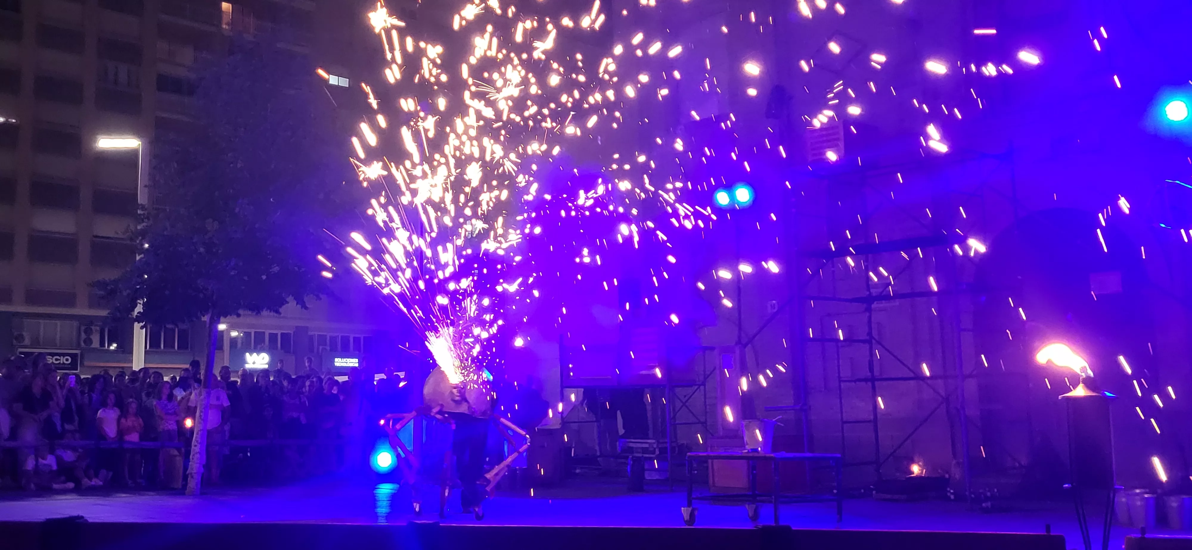 Espectáculo L’Avalot en el prelaurentis de Huesca. Foto Mercedes Manterola