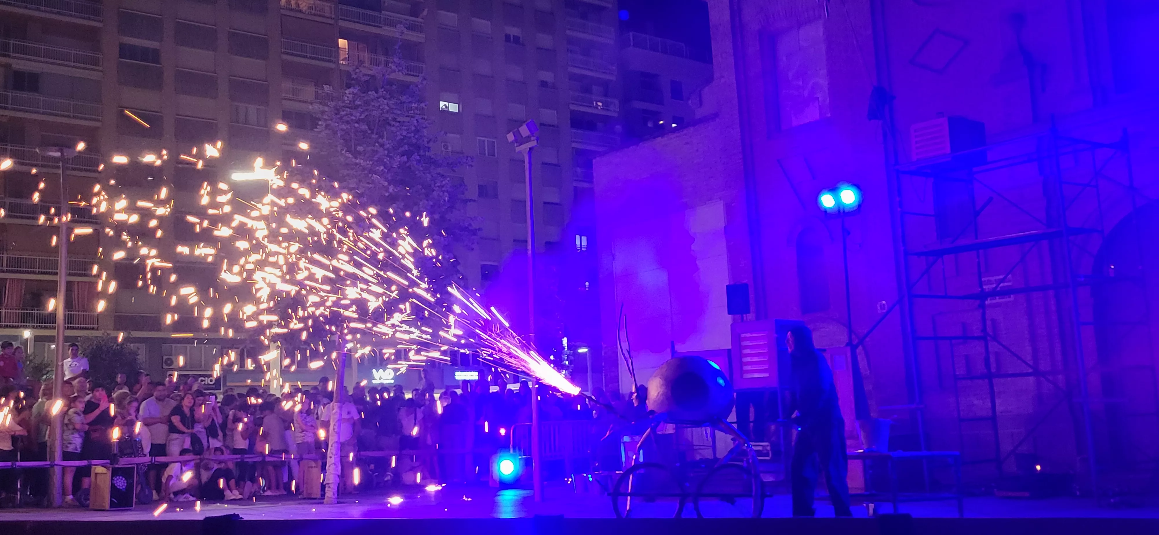 Espectáculo L’Avalot en el prelaurentis de Huesca. Foto Mercedes Manterola