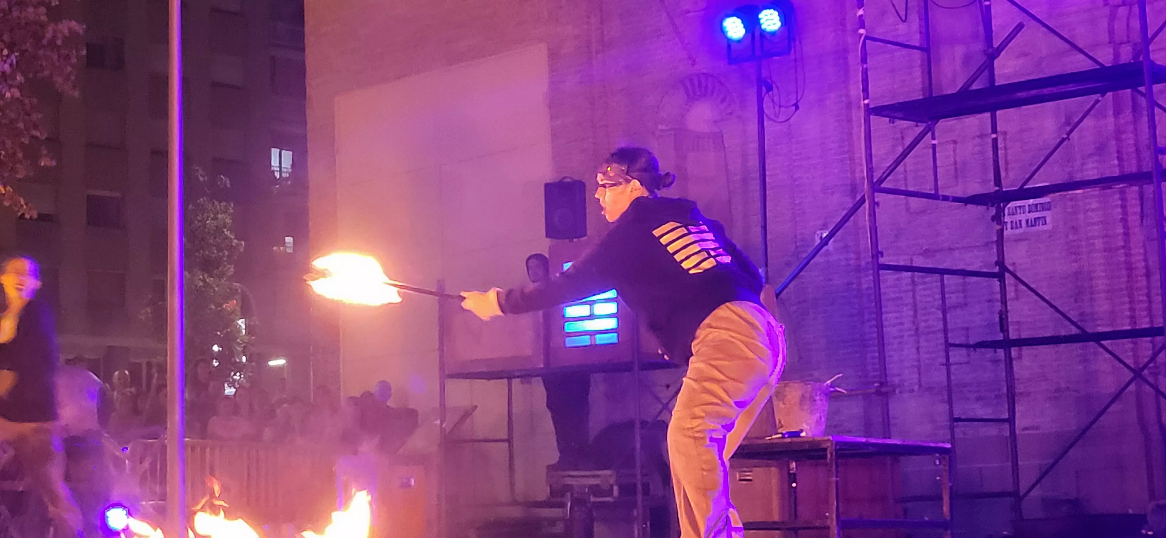 Espectáculo L’Avalot en el prelaurentis de Huesca. Foto Mercedes Manterola