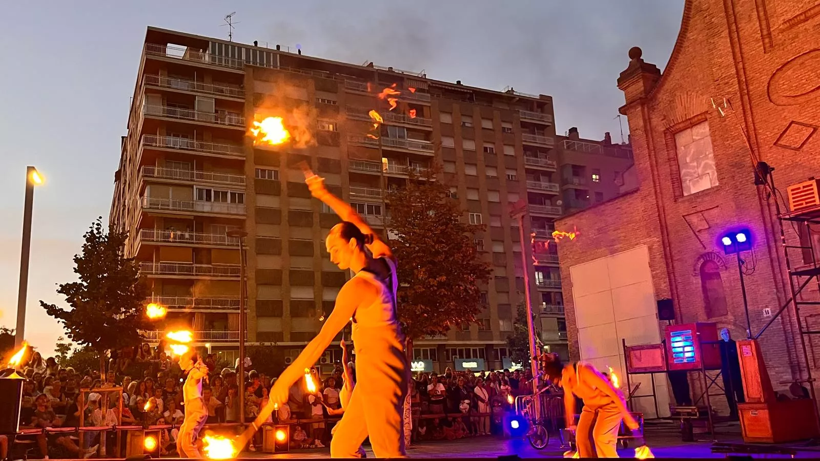 Espectáculo L’Avalot en el prelaurentis de Huesca. Foto Mercedes Manterola