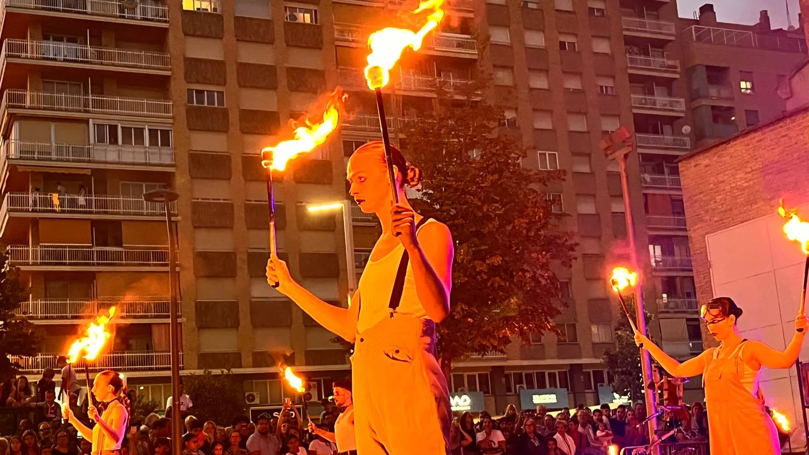 Espectáculo L’Avalot en el prelaurentis de Huesca. Foto Mercedes Manterola